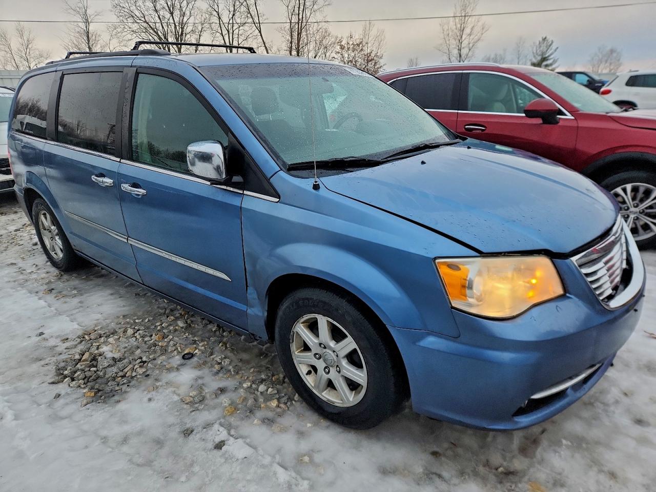 2011 CHRYSLER TOWN & COUNTRY TOURING photo 4