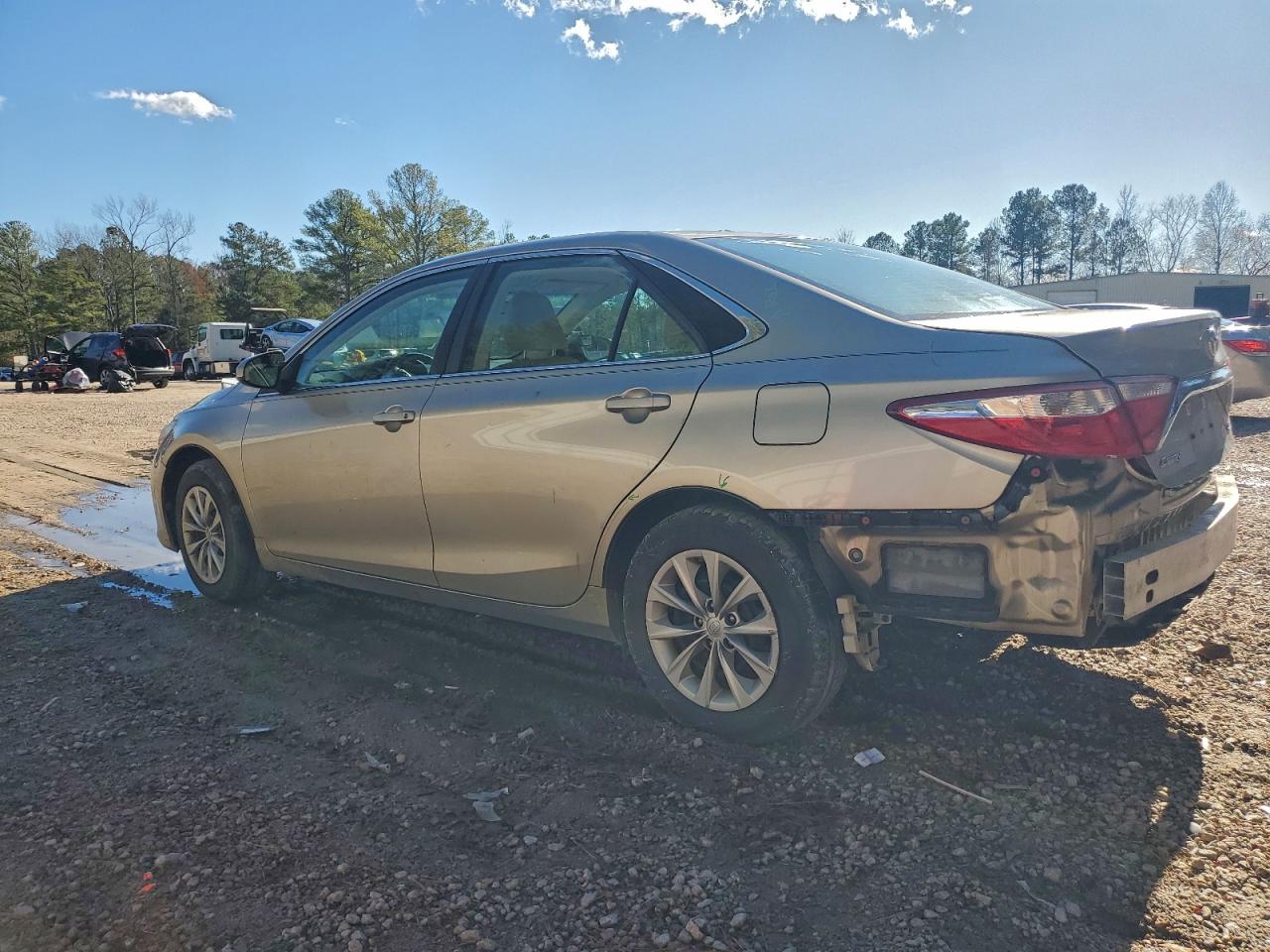 2017 TOYOTA CAMRY LE photo 3