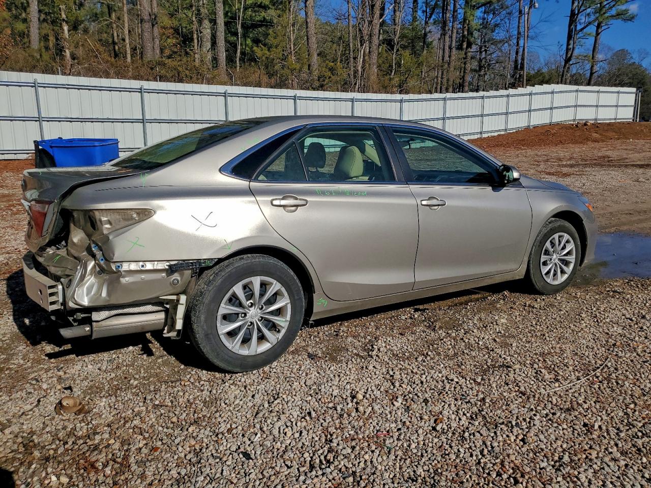 2017 TOYOTA CAMRY LE photo 5