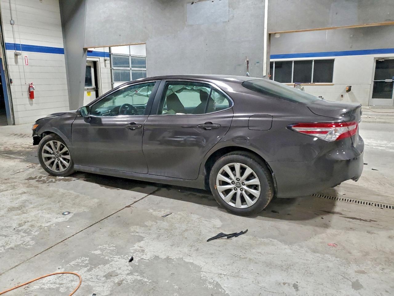 2018 TOYOTA CAMRY L photo 2