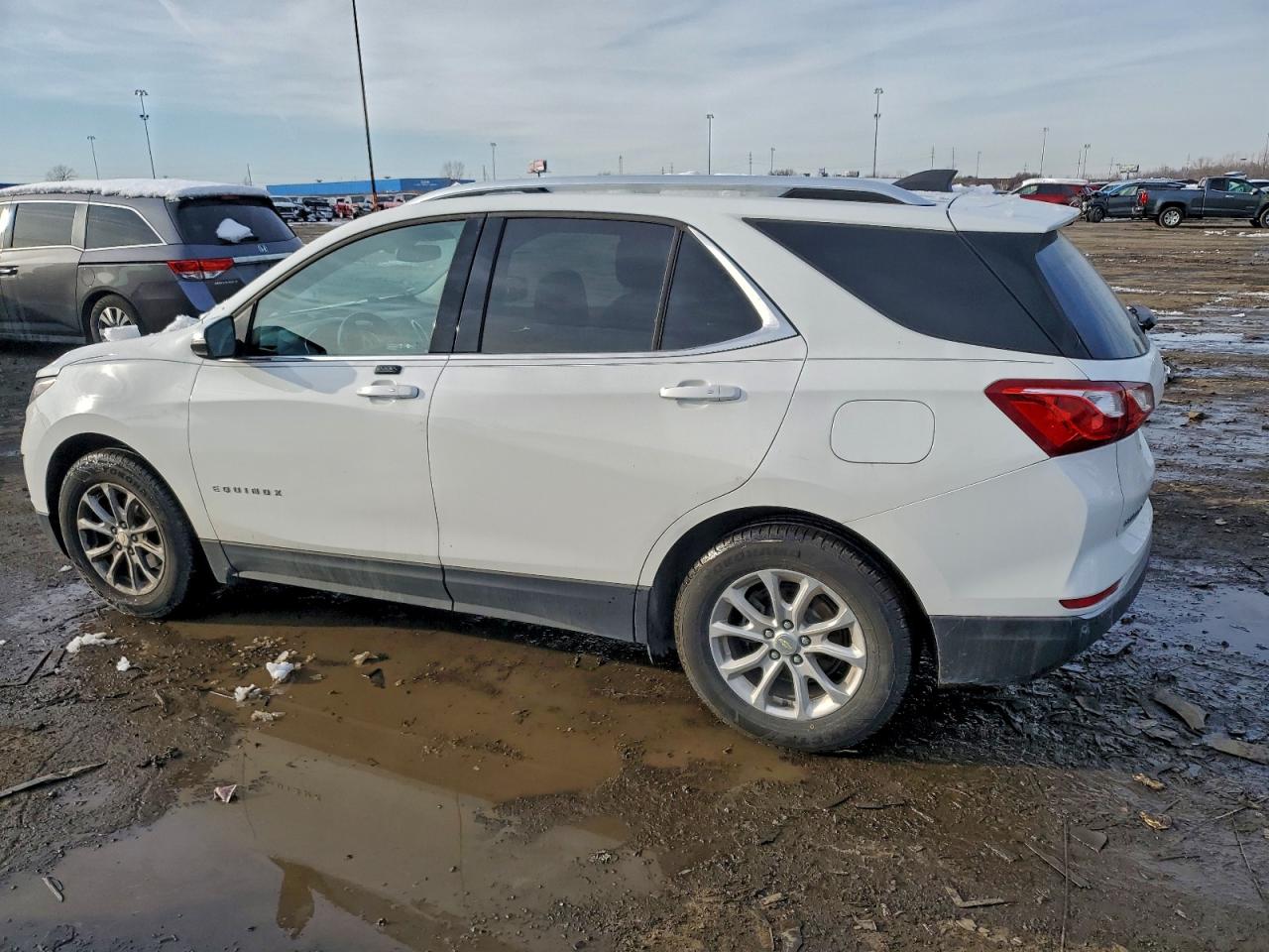 2018 CHEVROLET EQUINOX LT photo 2