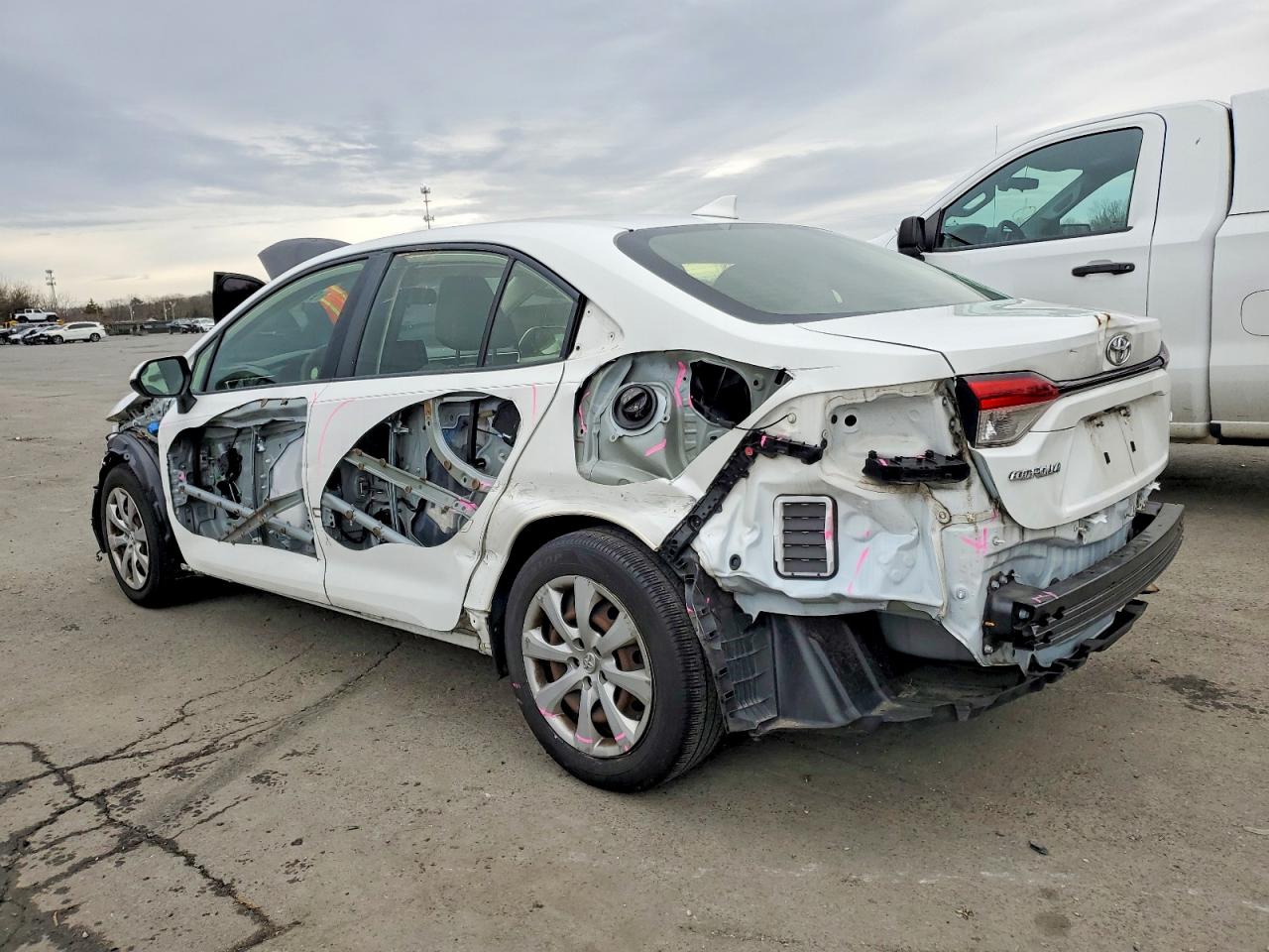 2020 TOYOTA COROLLA LE photo 2