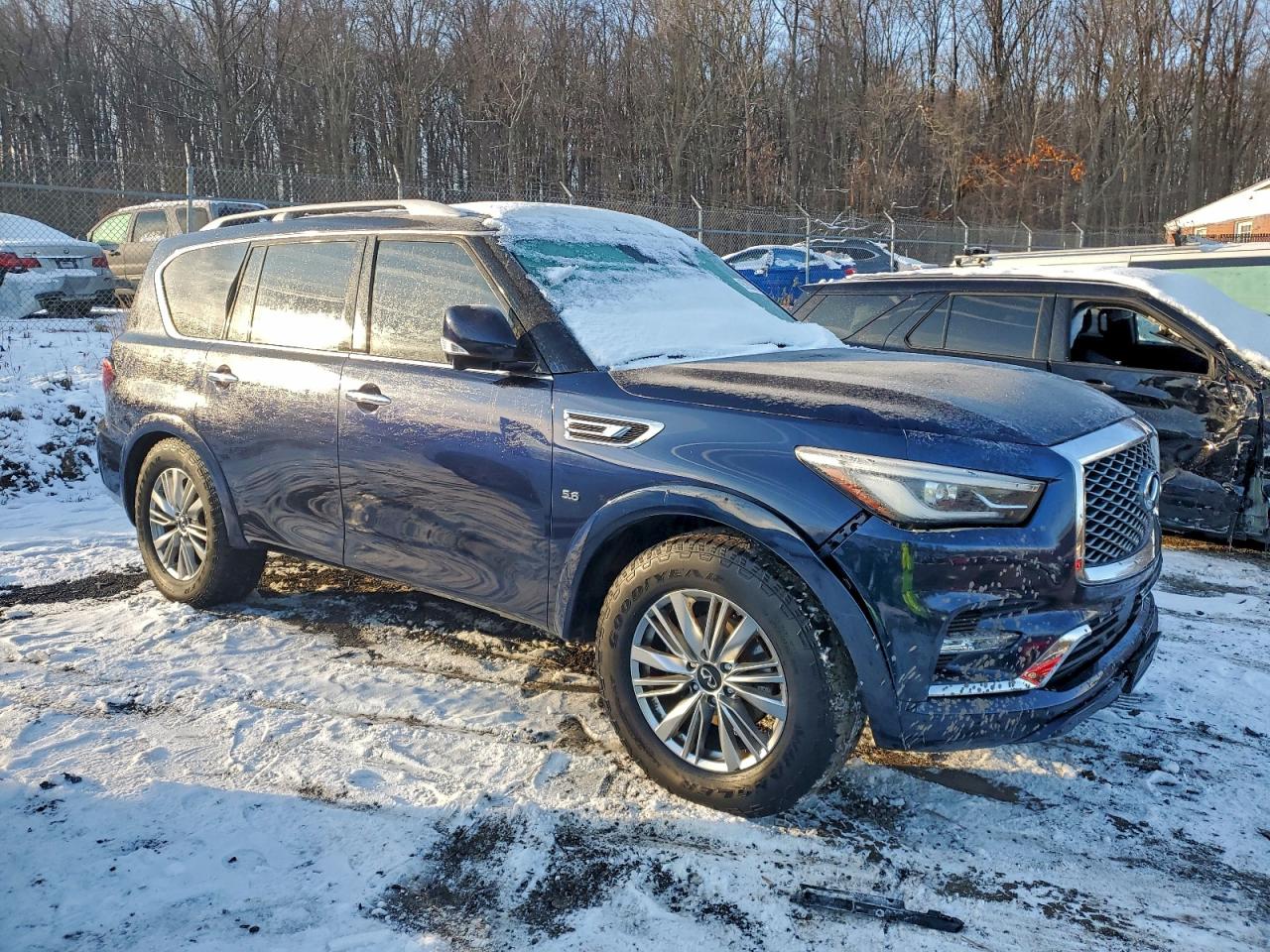 2019 INFINITI QX80 LUXE photo 4