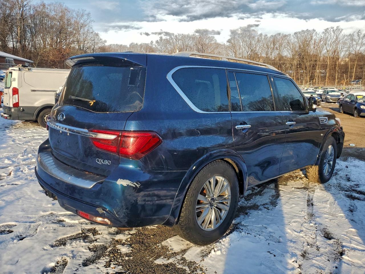 2019 INFINITI QX80 LUXE photo 3