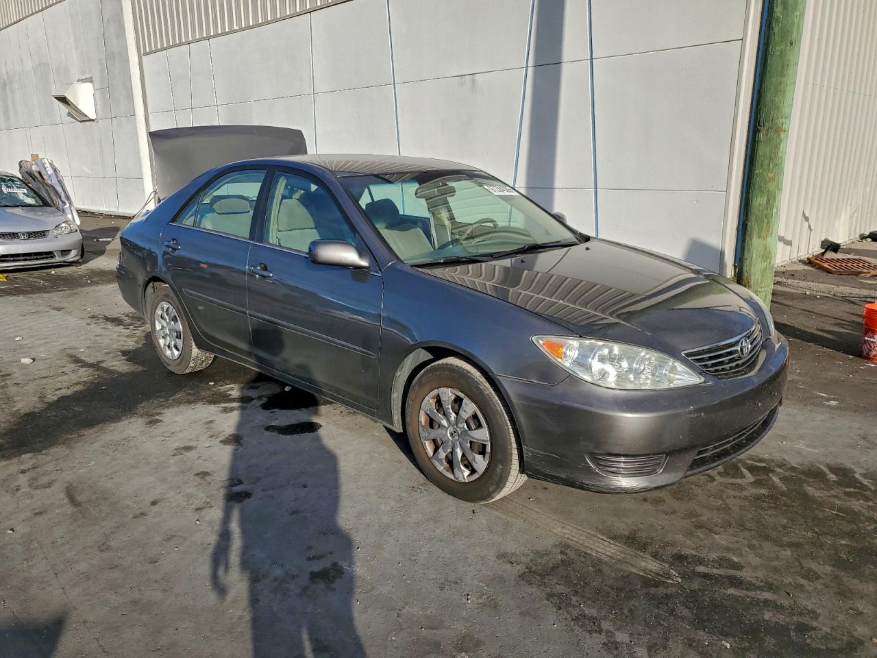 2005 TOYOTA CAMRY LE photo 4