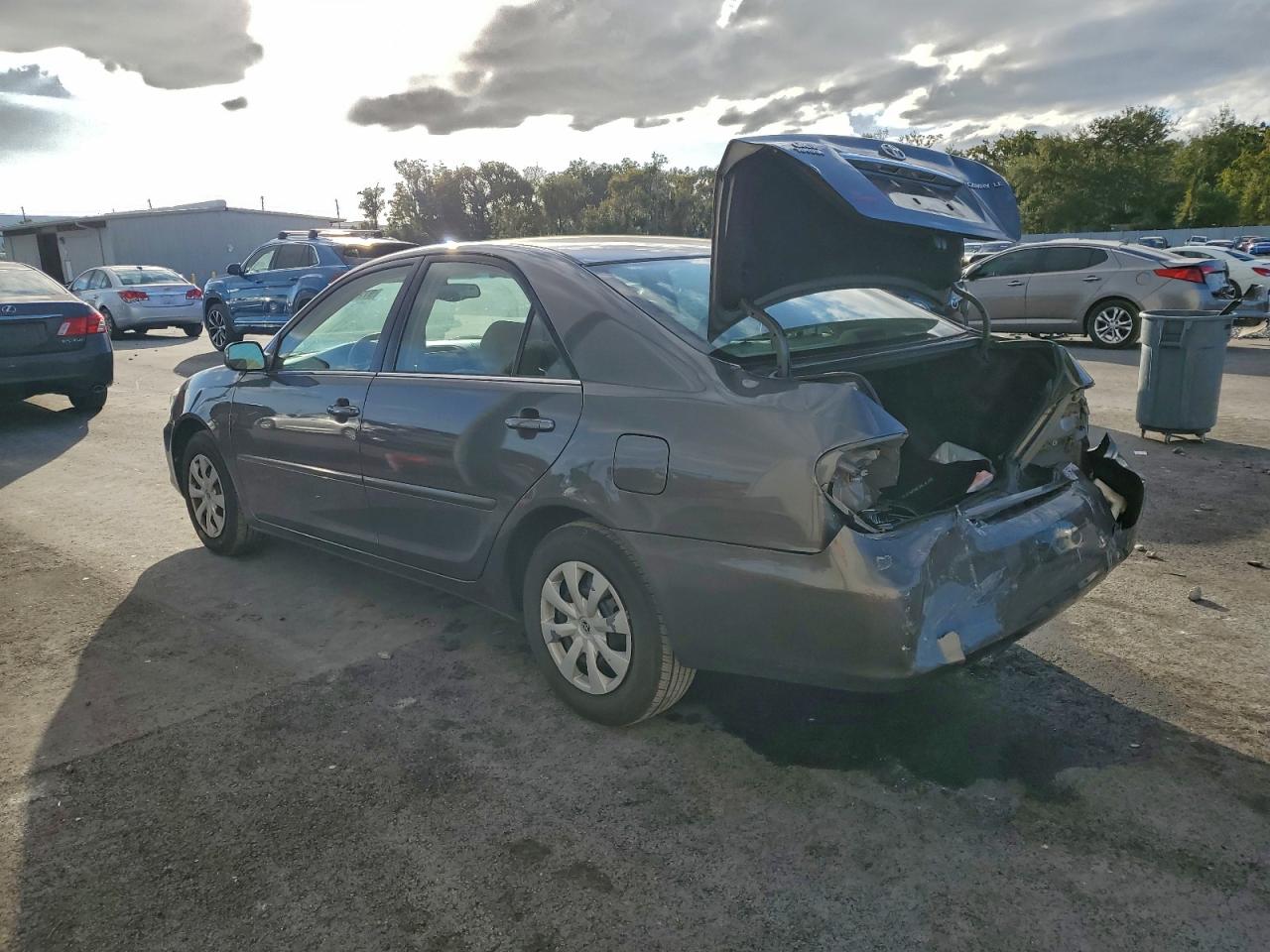 2005 TOYOTA CAMRY LE photo 2