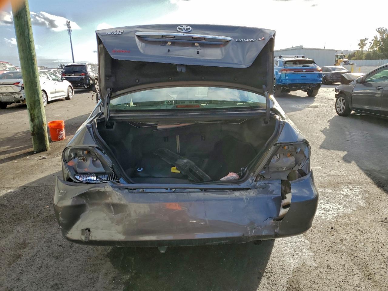 2005 TOYOTA CAMRY LE photo 6
