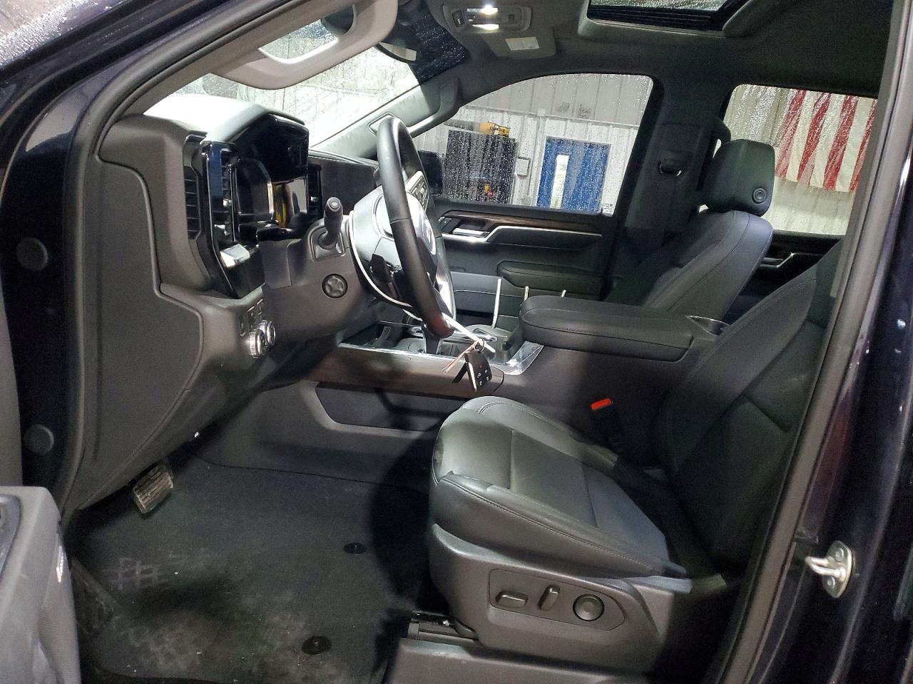 2025 GMC SIERRA K1500 SLT photo 7