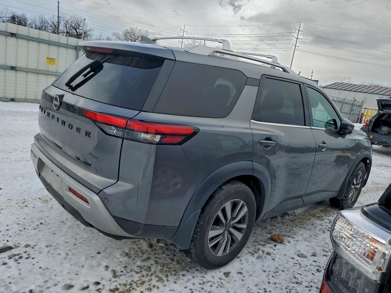 2023 NISSAN PATHFINDER SL photo 3