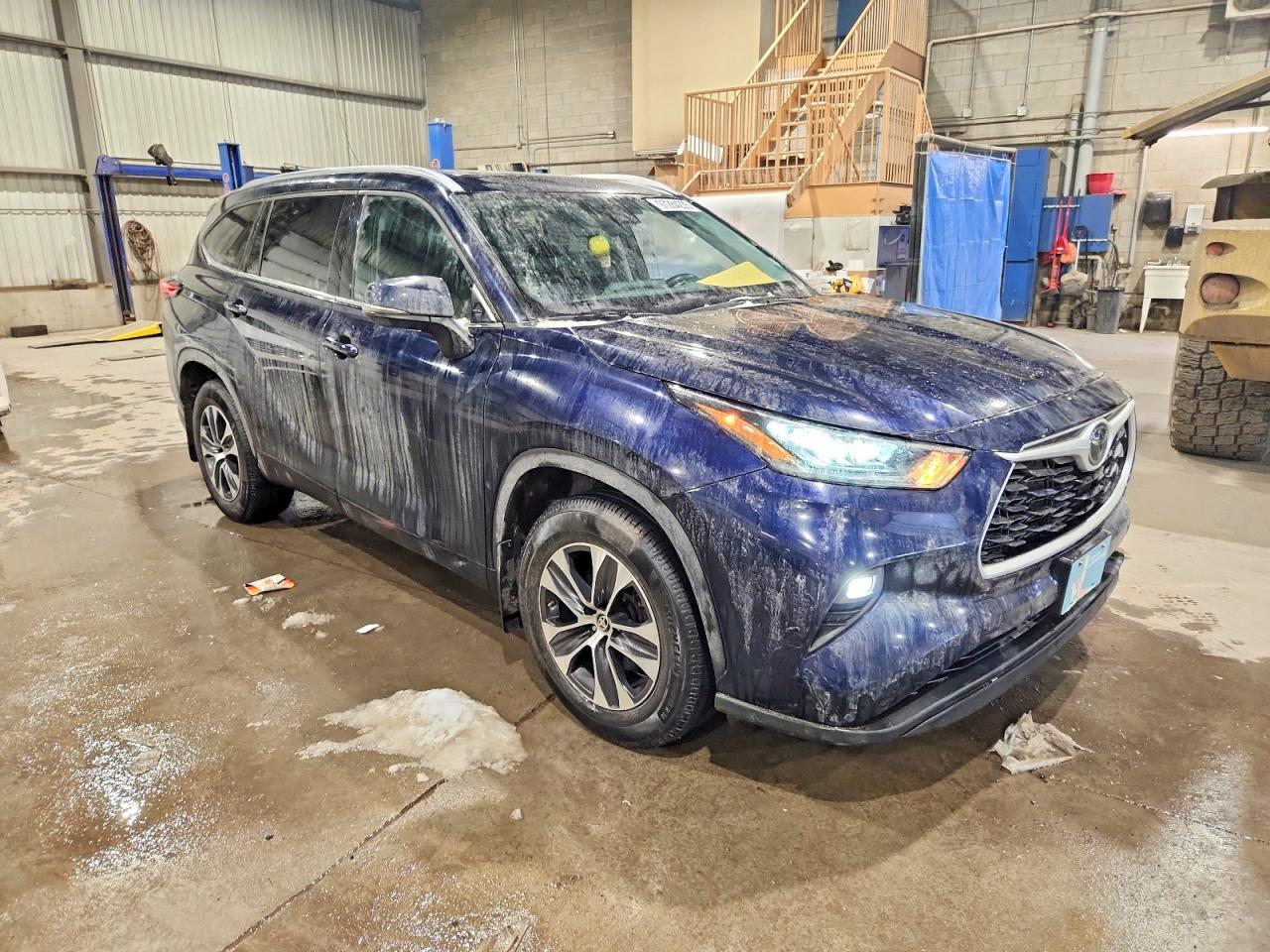 2021 TOYOTA HIGHLANDER XLE photo 4