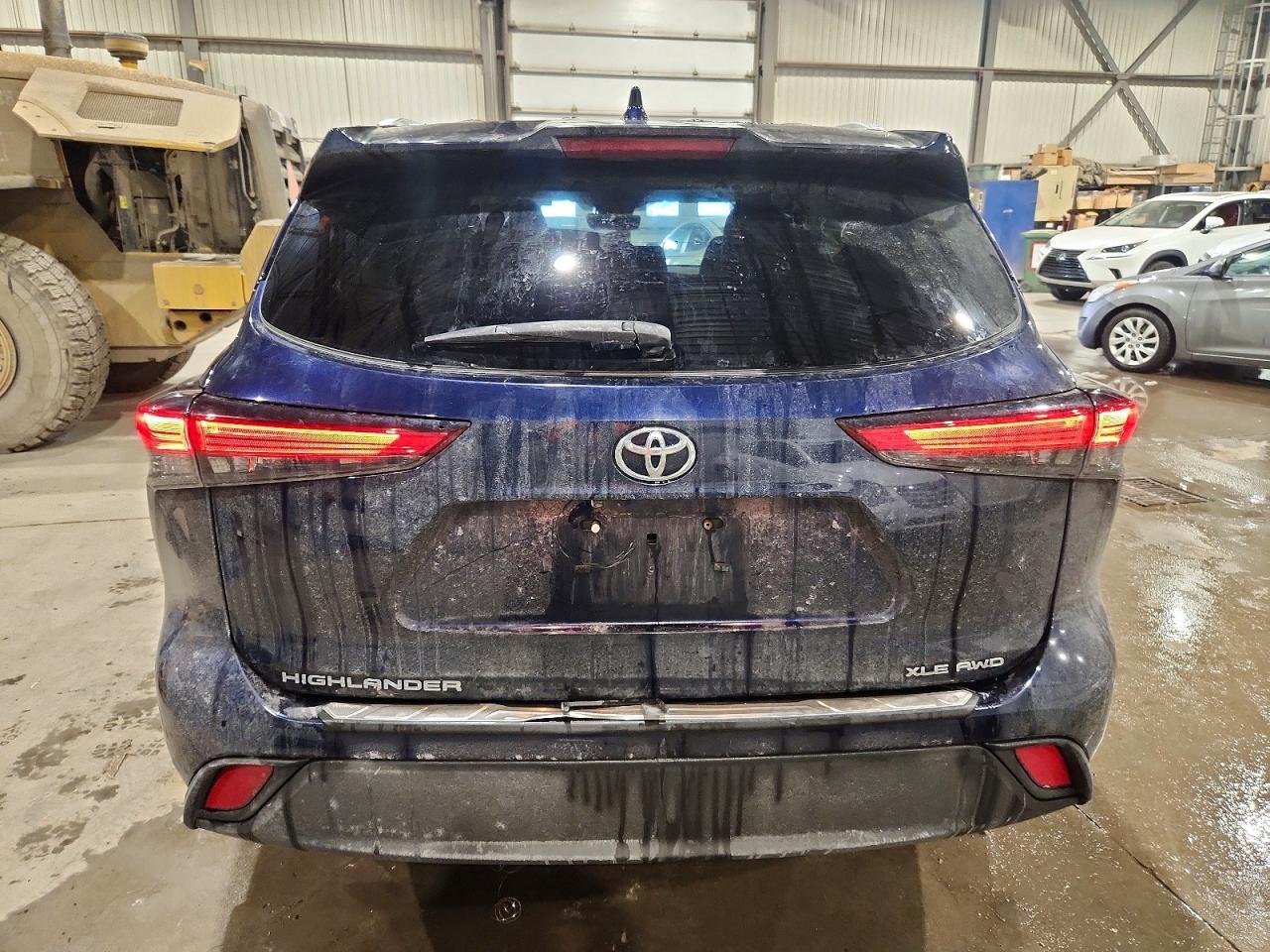 2021 TOYOTA HIGHLANDER XLE photo 6