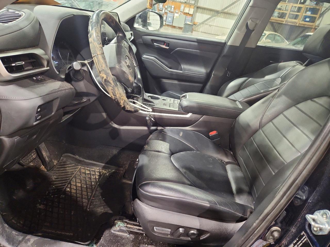 2021 TOYOTA HIGHLANDER XLE photo 7