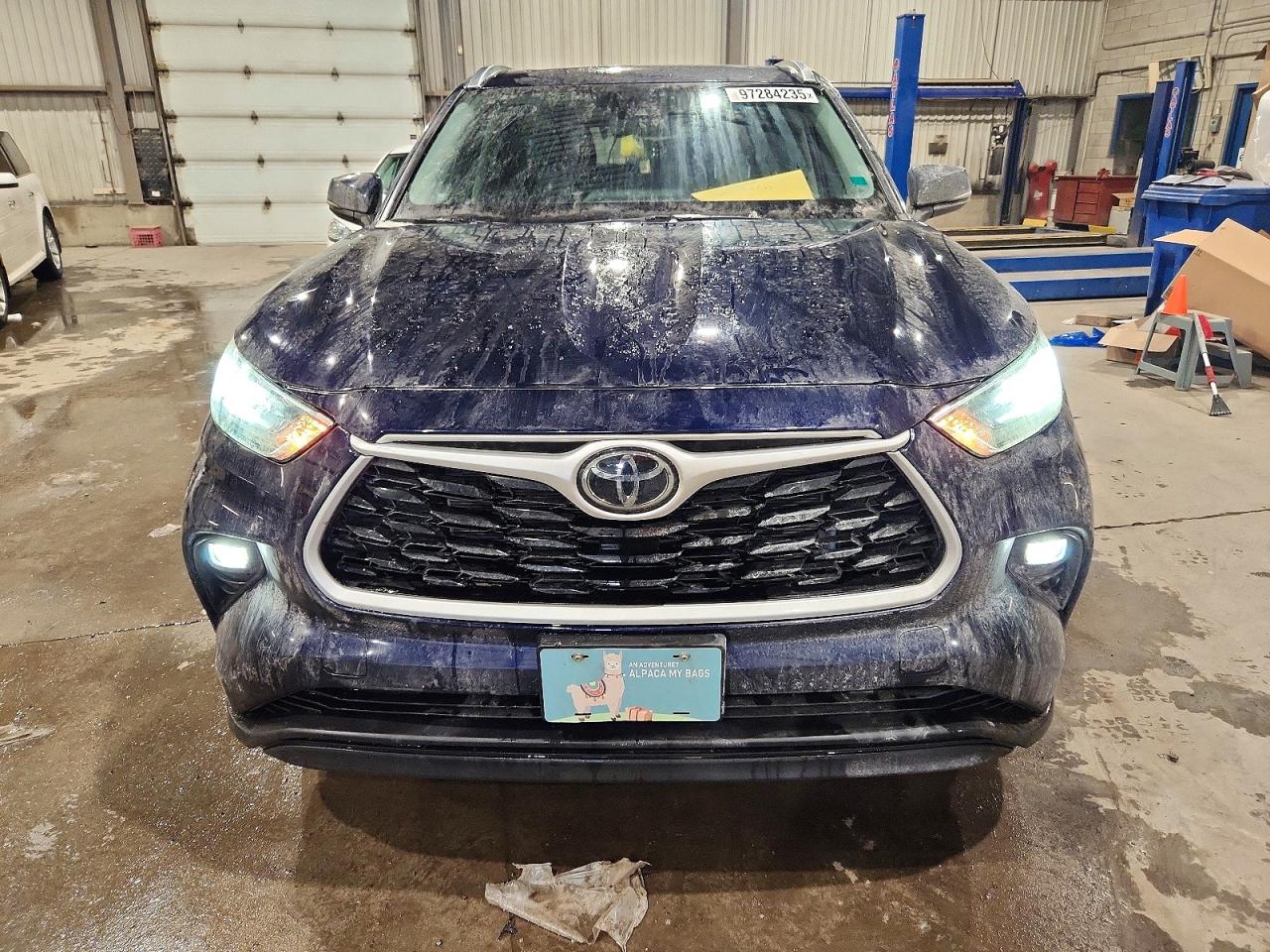 2021 TOYOTA HIGHLANDER XLE photo 5