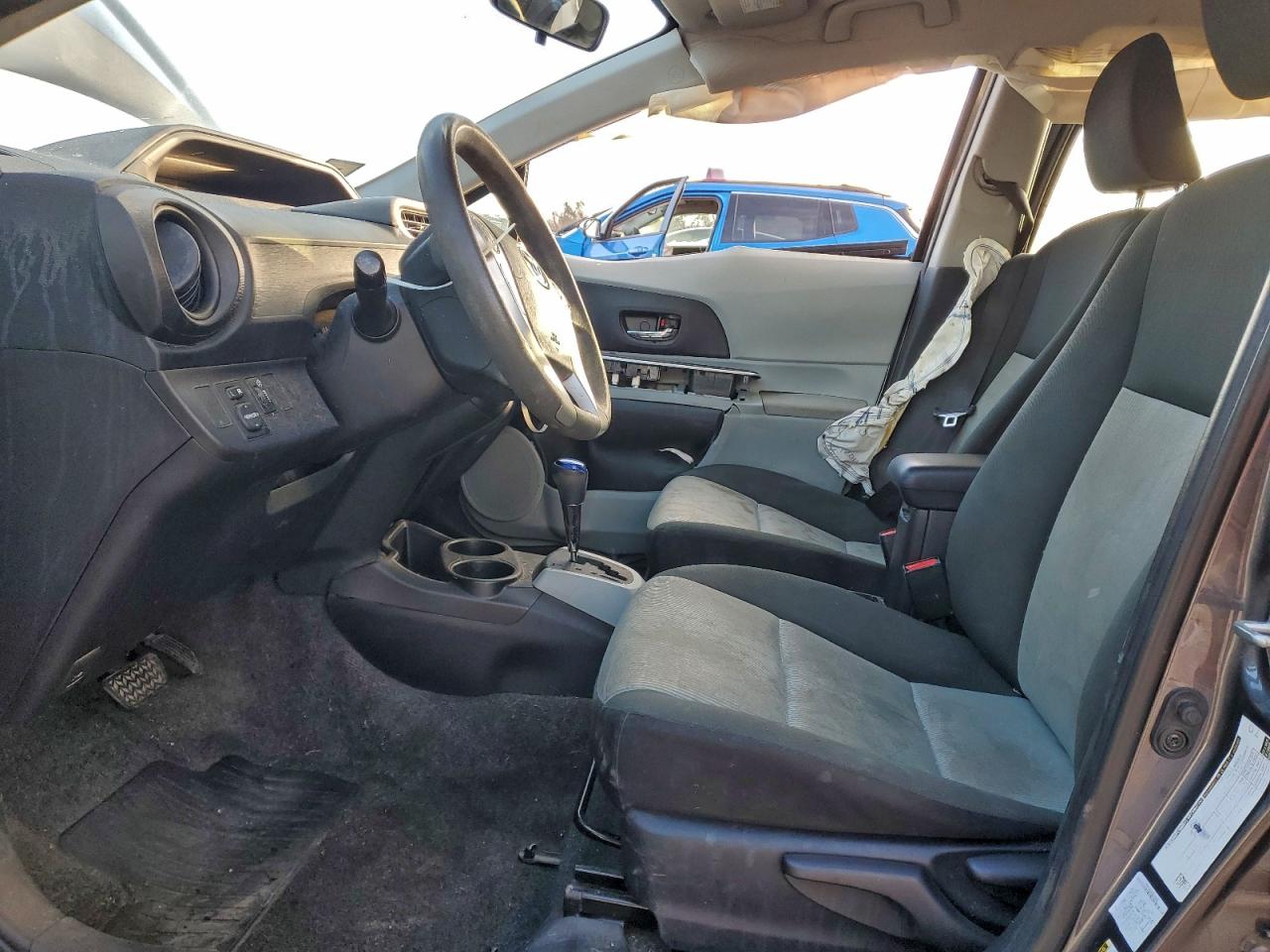 2014 TOYOTA PRIUS C photo 7