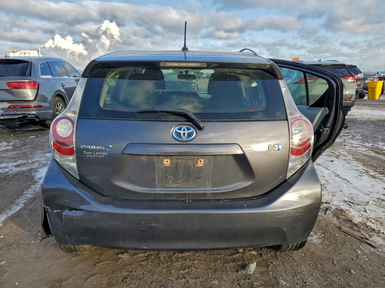 2014 TOYOTA PRIUS C photo 6