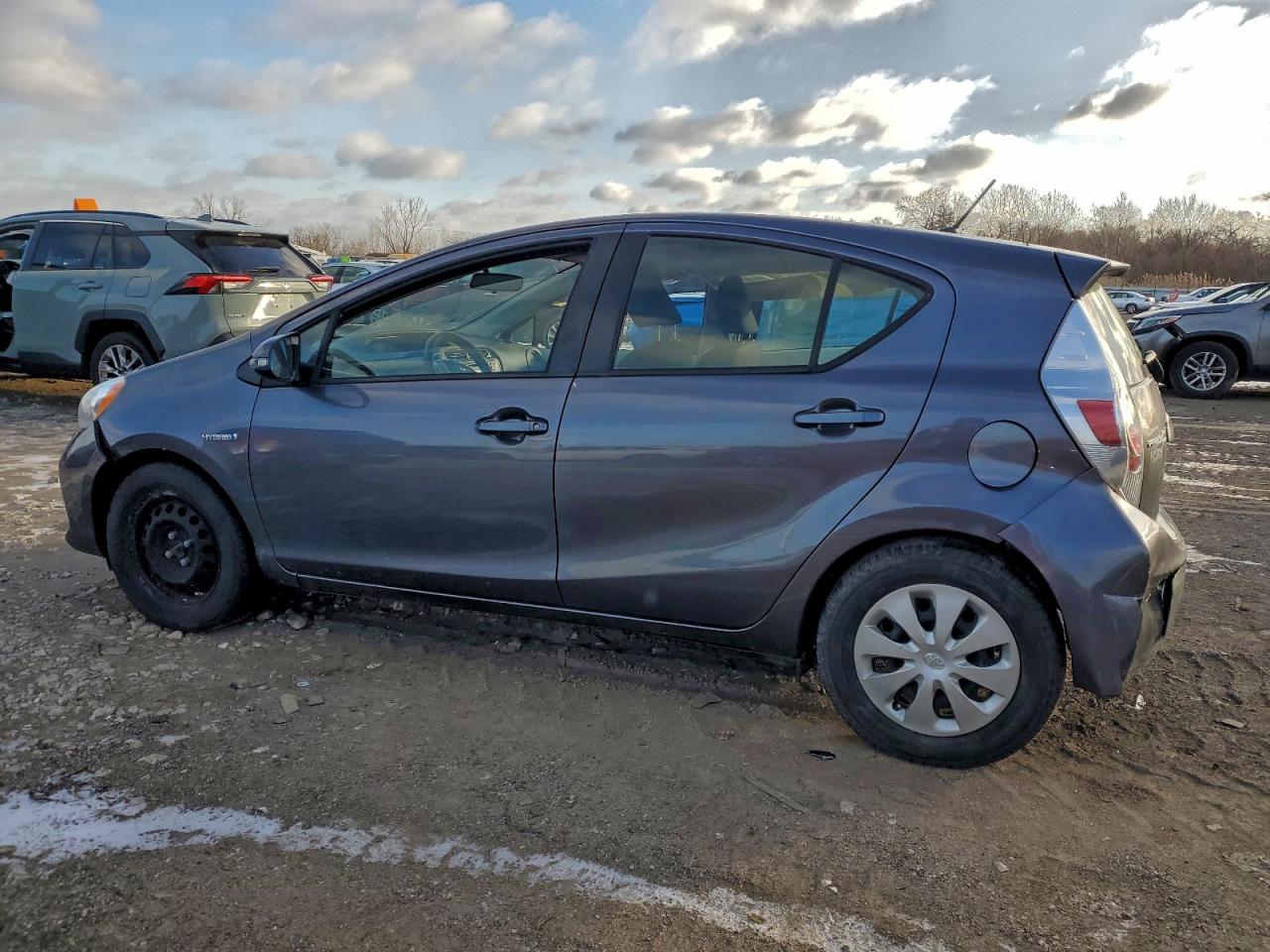 2014 TOYOTA PRIUS C photo 2