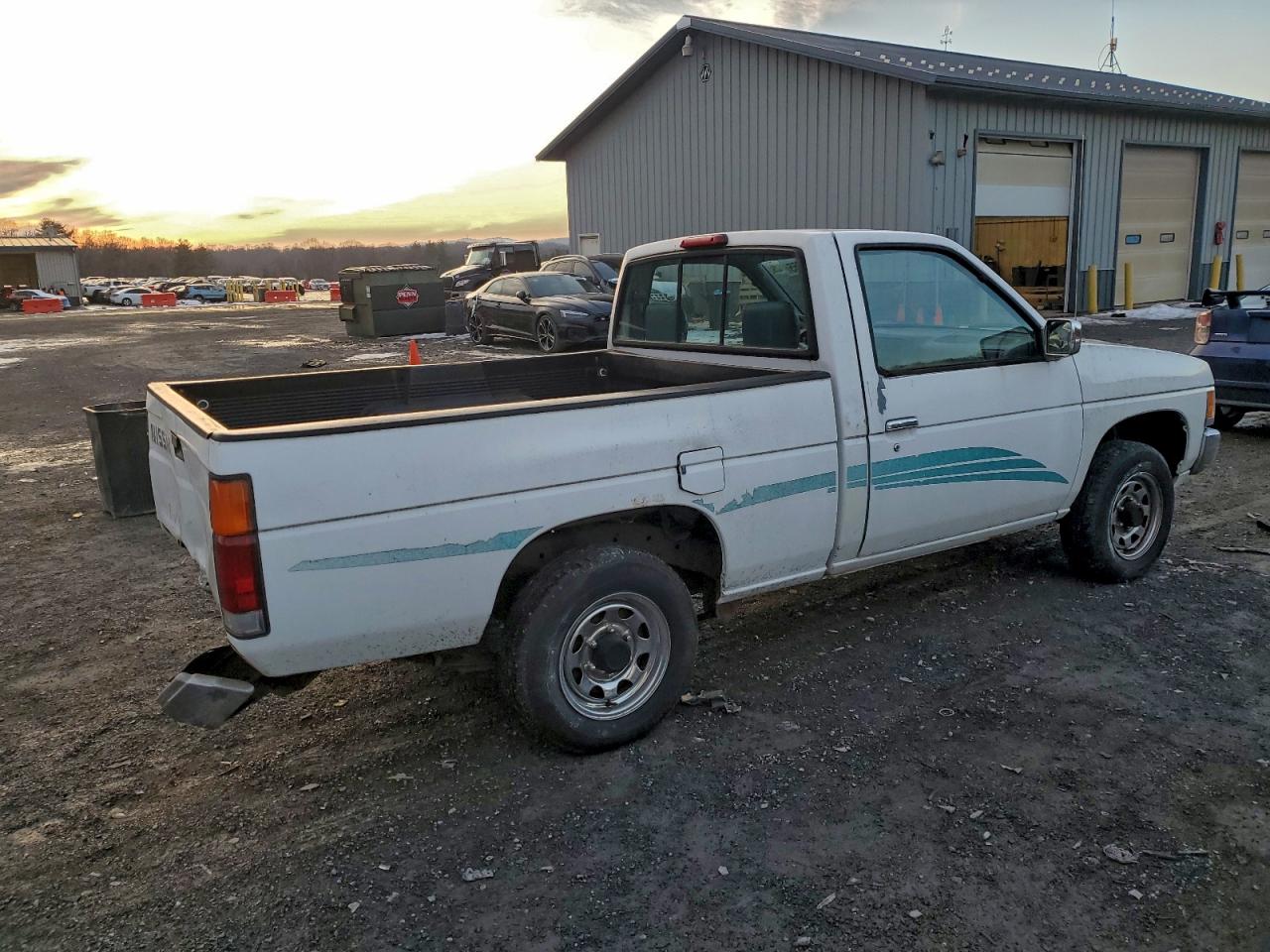 1995 NISSAN TRUCK E/XE photo 3