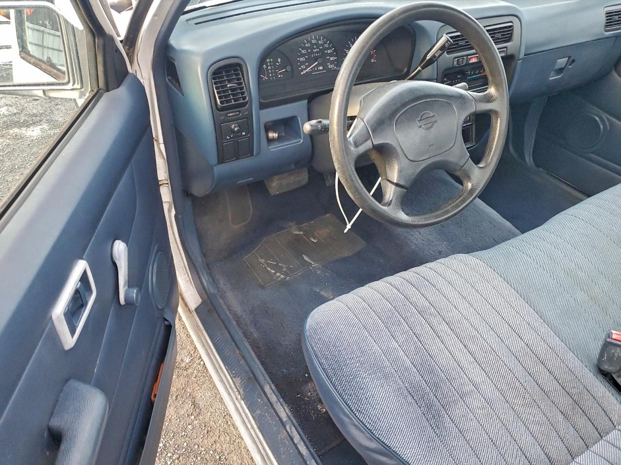 1995 NISSAN TRUCK E/XE photo 8