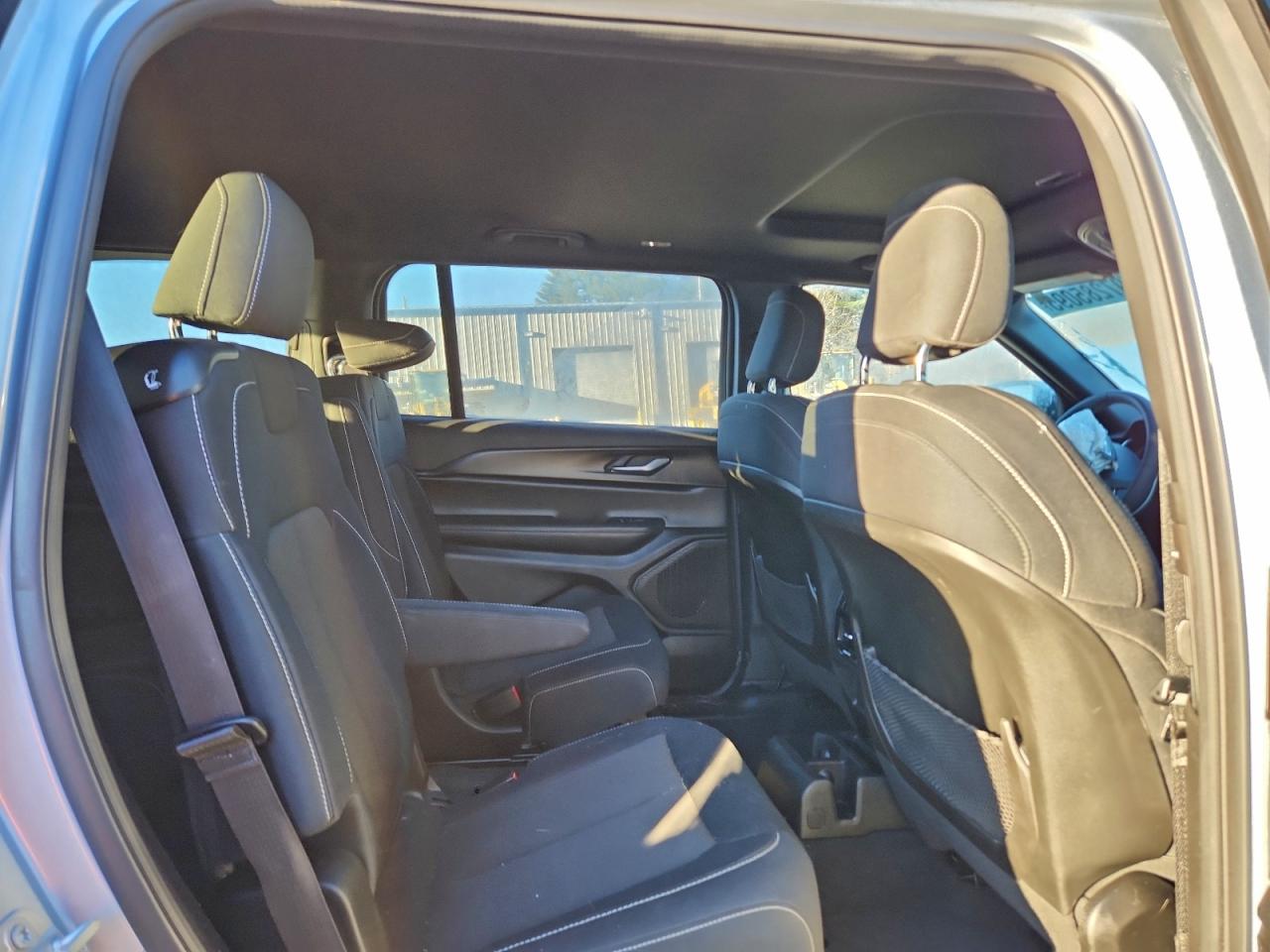 2024 JEEP GRAND CHEROKEE L LAREDO photo 11