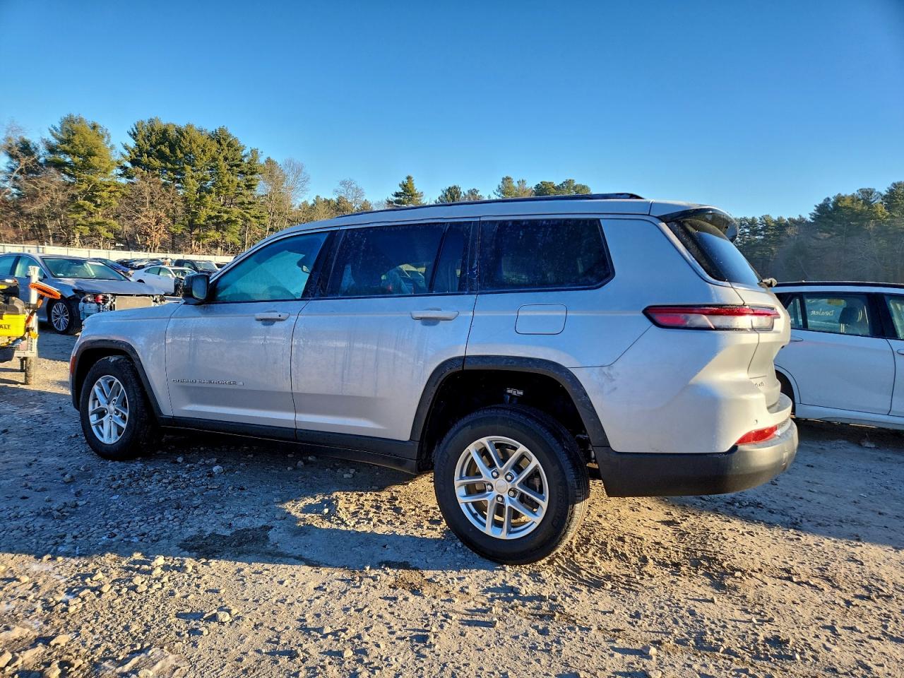 2024 JEEP GRAND CHEROKEE L LAREDO photo 2