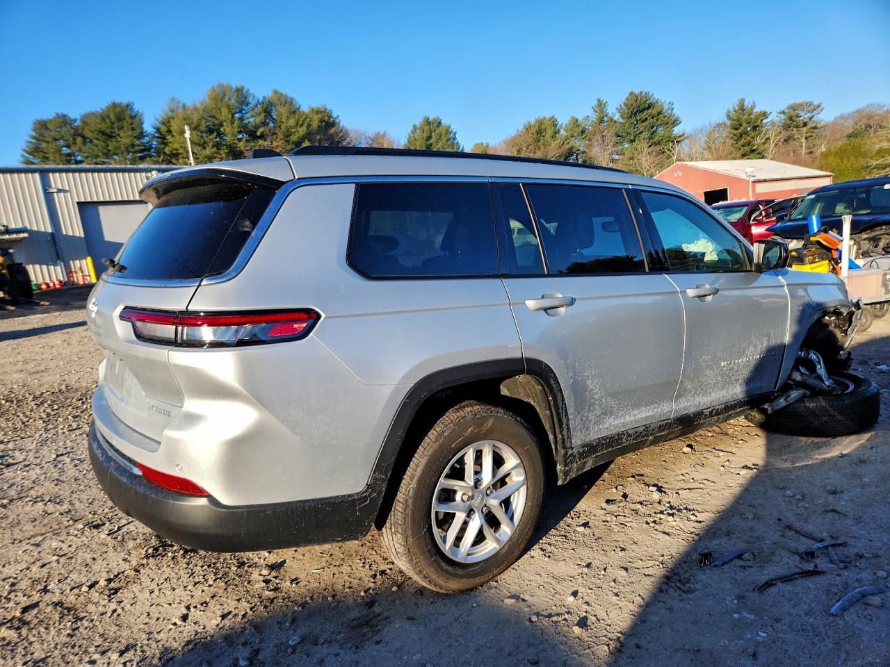 2024 JEEP GRAND CHEROKEE L LAREDO photo 3
