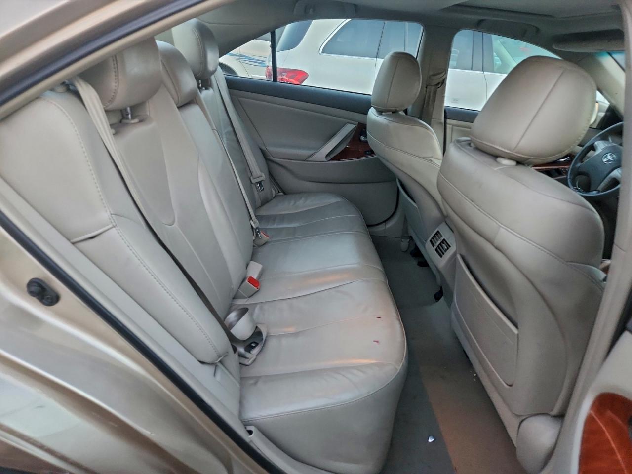 2011 TOYOTA CAMRY SE photo 19