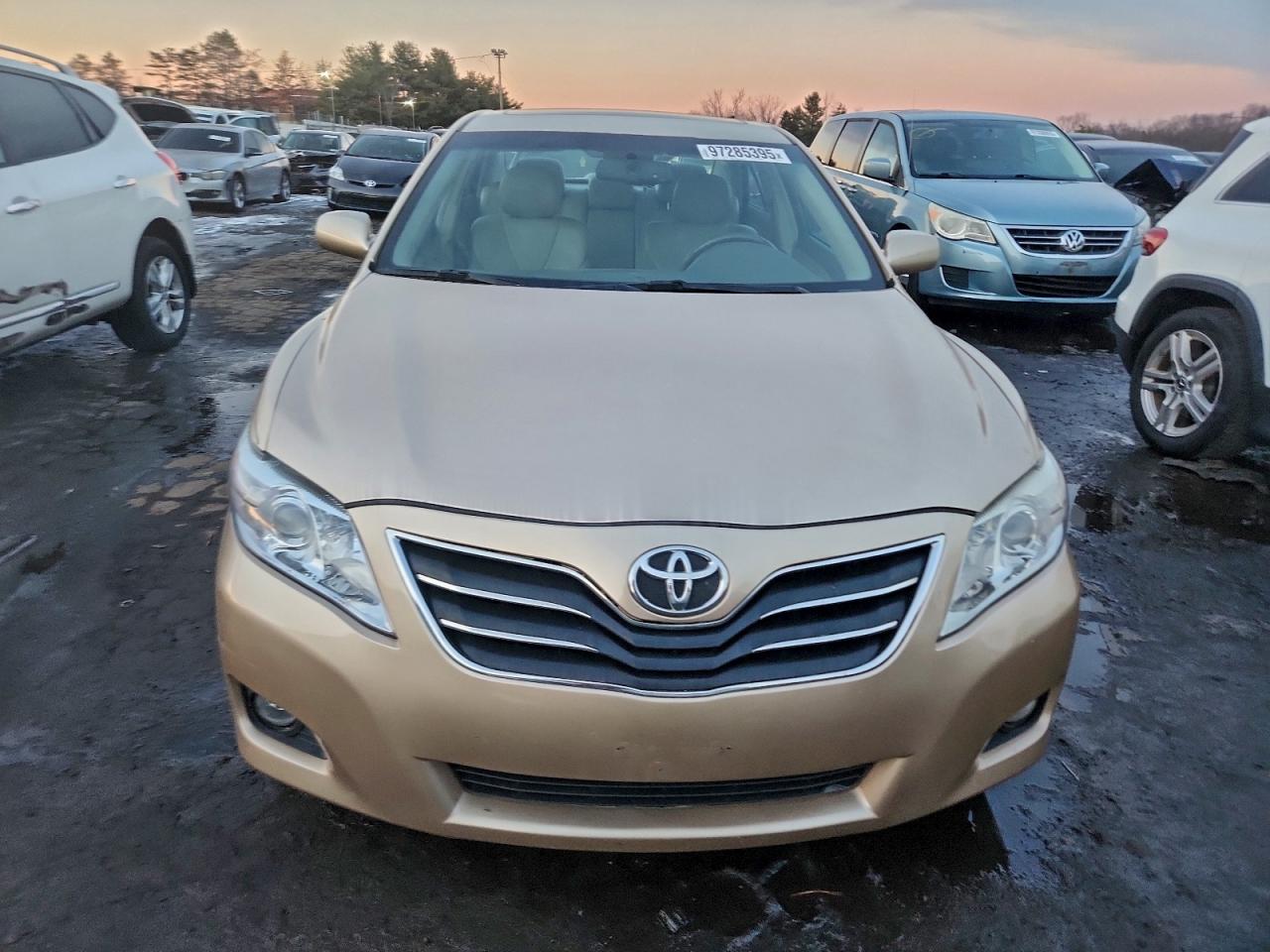 2011 TOYOTA CAMRY SE photo 9