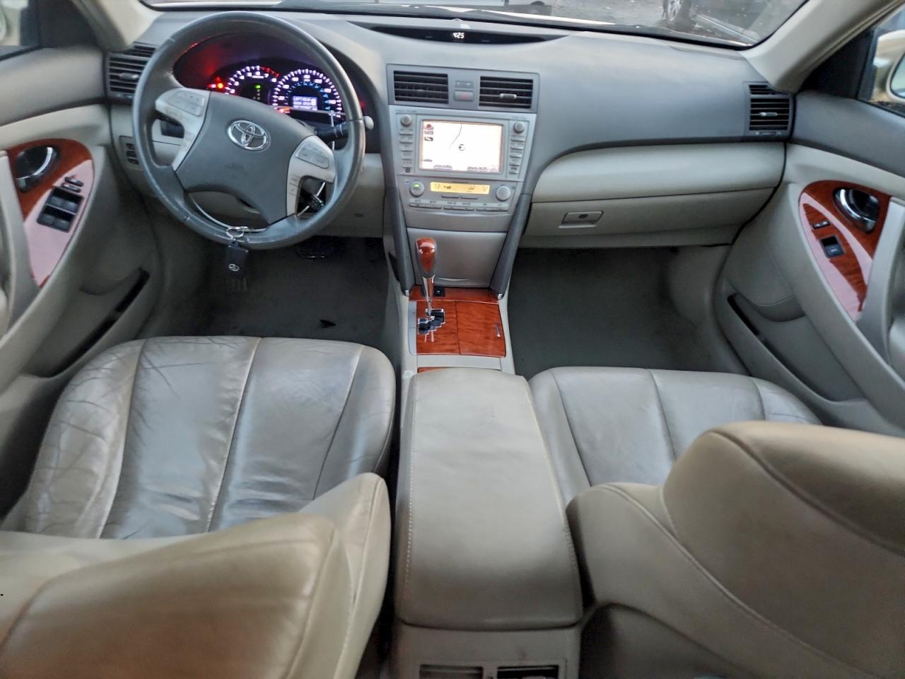 2011 TOYOTA CAMRY SE photo 15