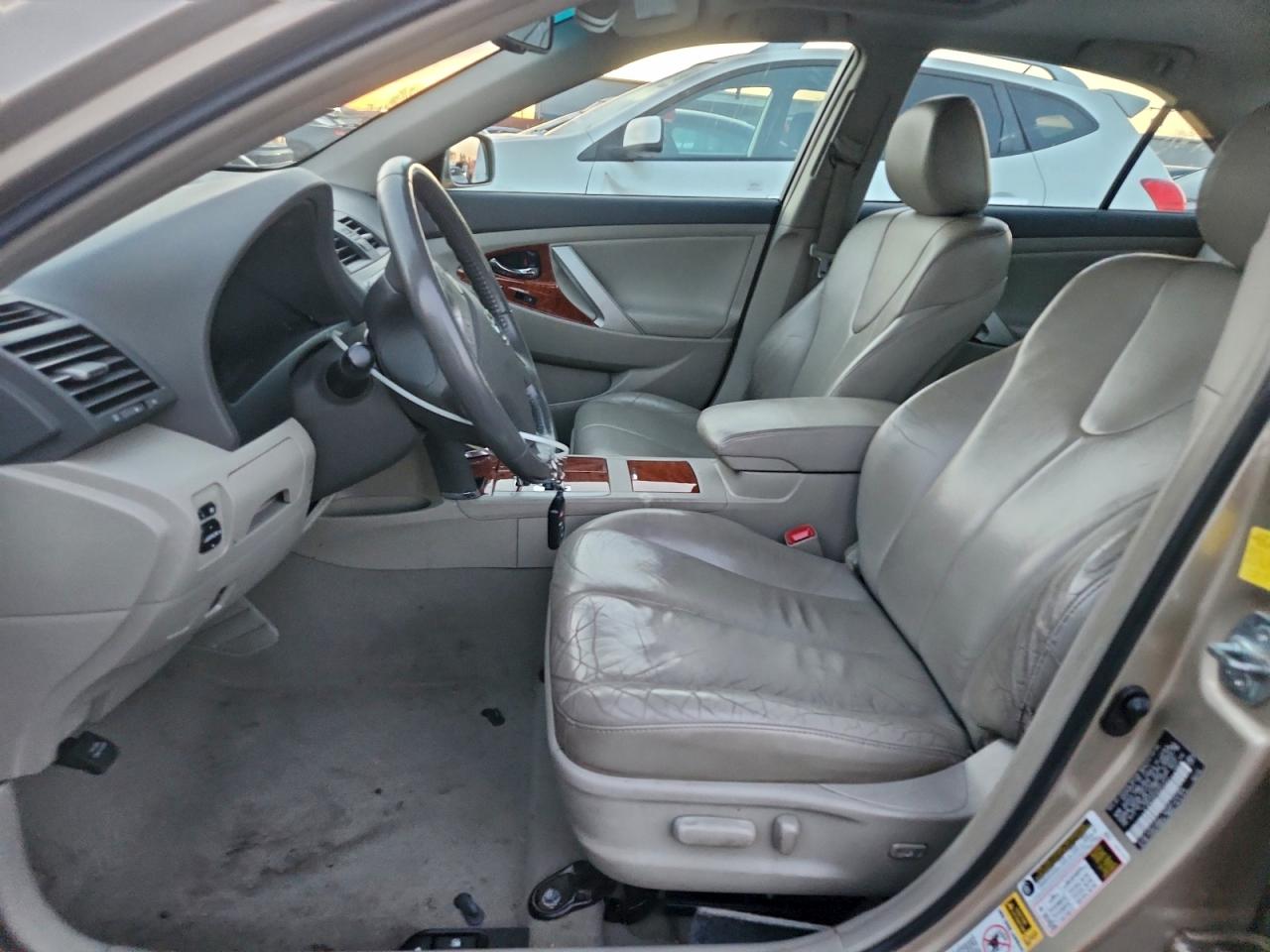 2011 TOYOTA CAMRY SE photo 13