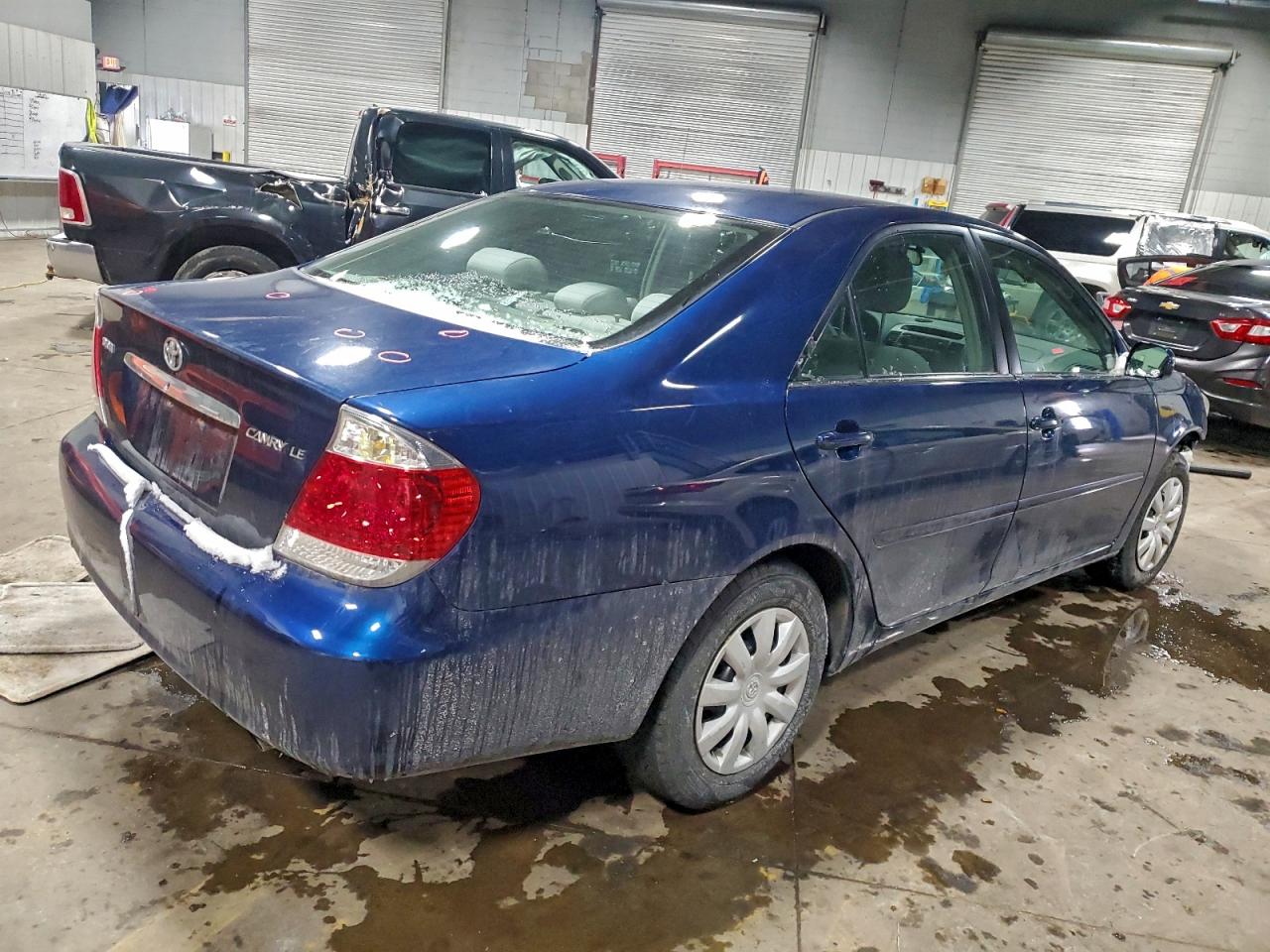 2005 TOYOTA CAMRY LE photo 3