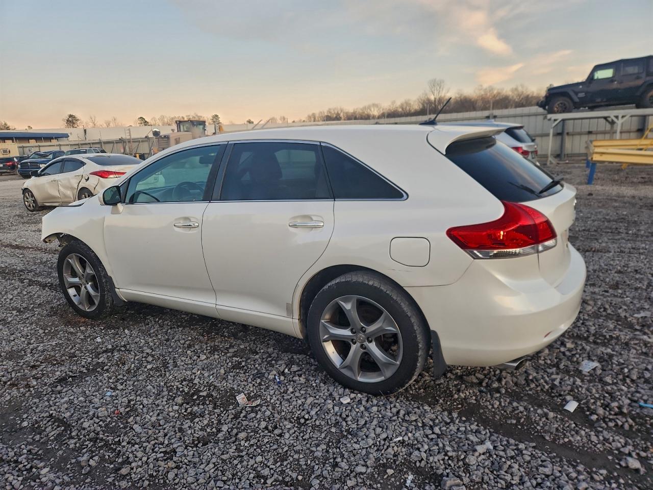 2009 TOYOTA VENZA photo 2