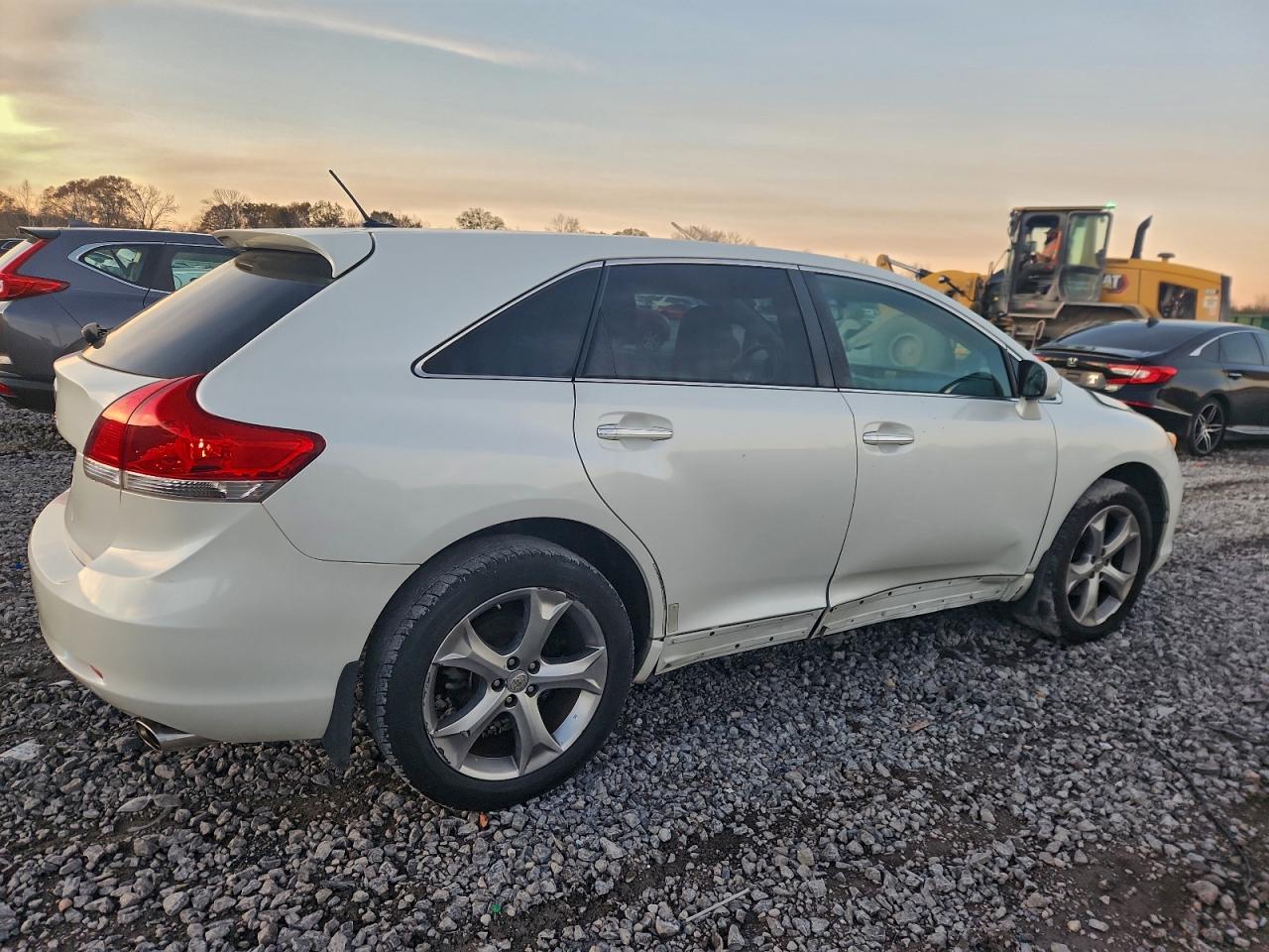 2009 TOYOTA VENZA photo 3