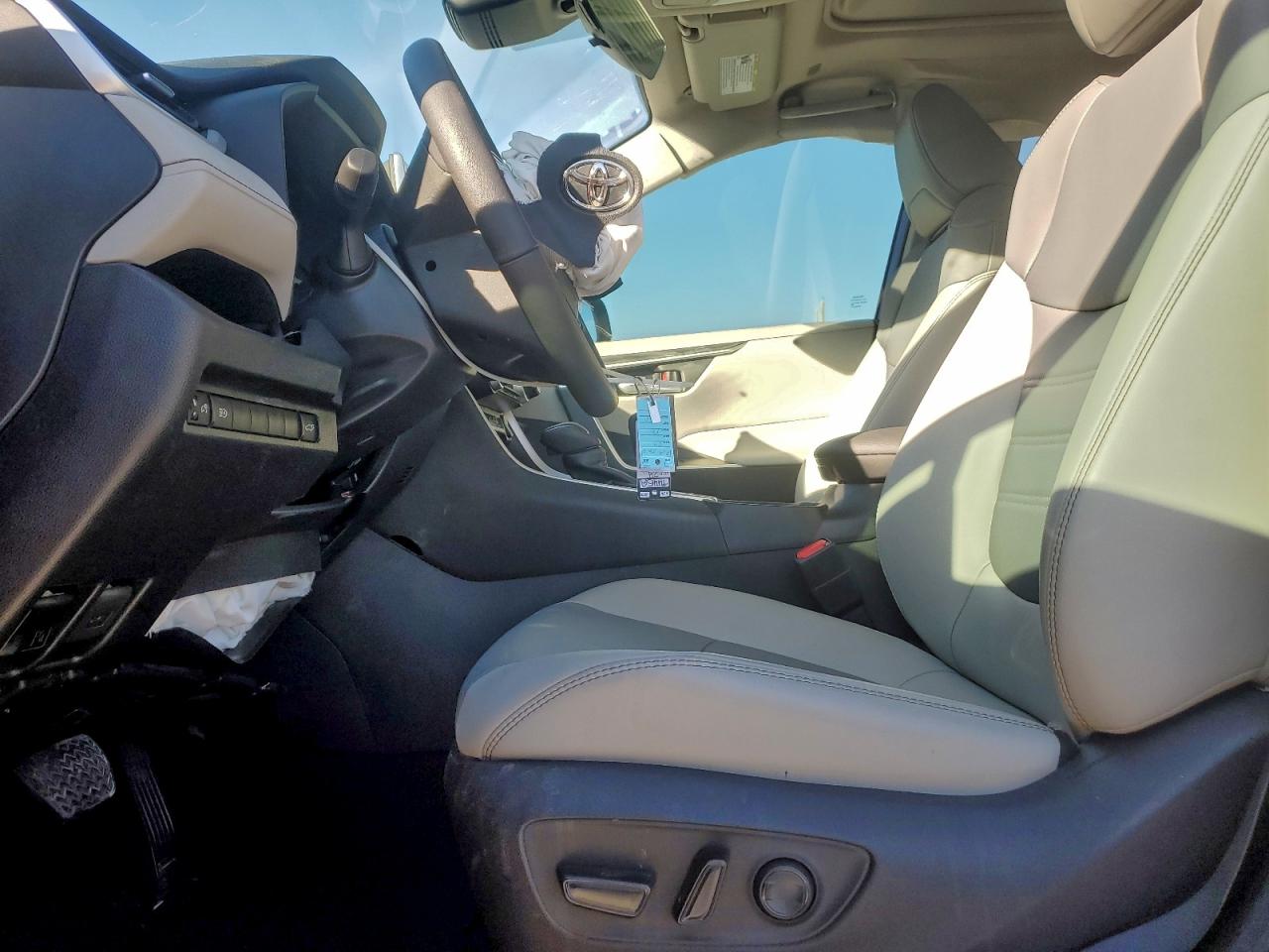 2024 TOYOTA RAV4 XLE PREMIUM photo 13
