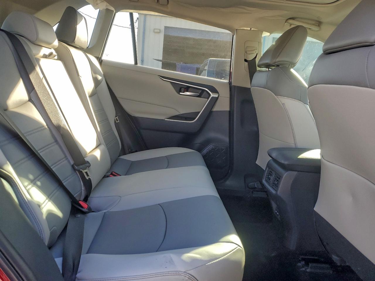 2024 TOYOTA RAV4 XLE PREMIUM photo 21