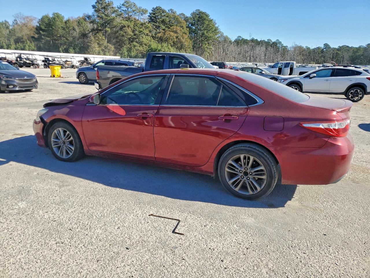 2015 TOYOTA CAMRY LE photo 2