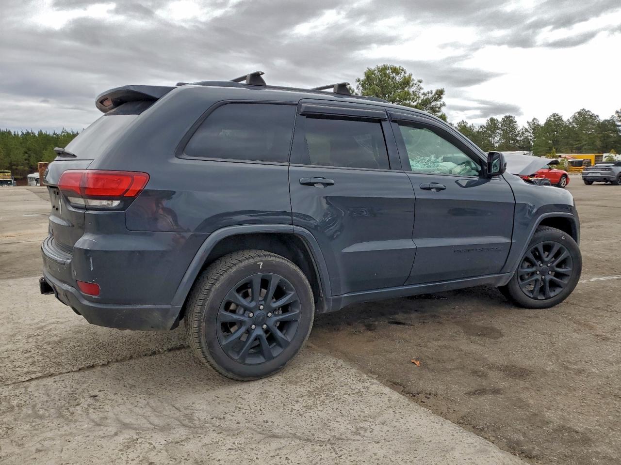 2018 JEEP GRAND CHEROKEE LAREDO photo 3
