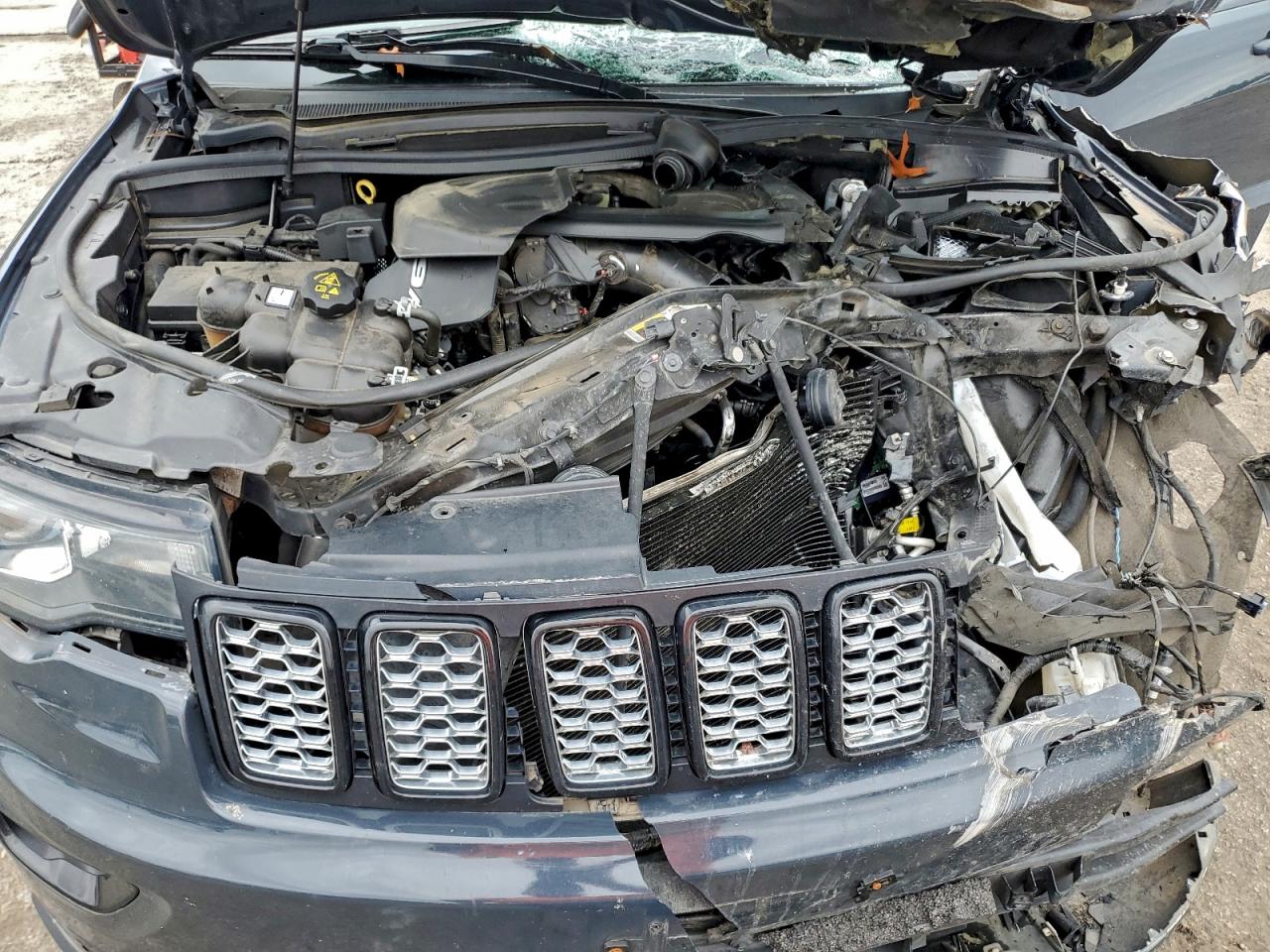 2018 JEEP GRAND CHEROKEE LAREDO photo 12