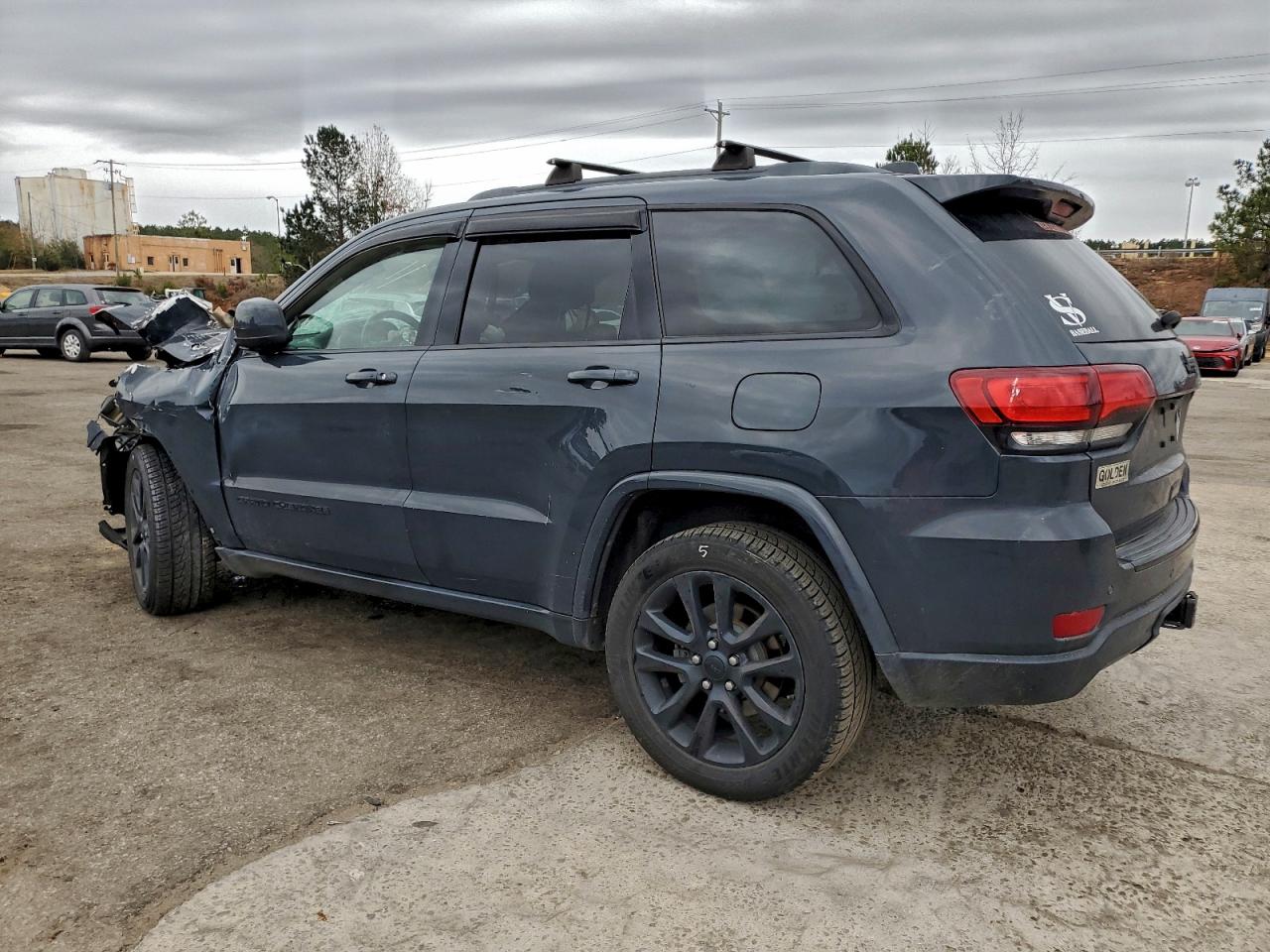 2018 JEEP GRAND CHEROKEE LAREDO photo 2