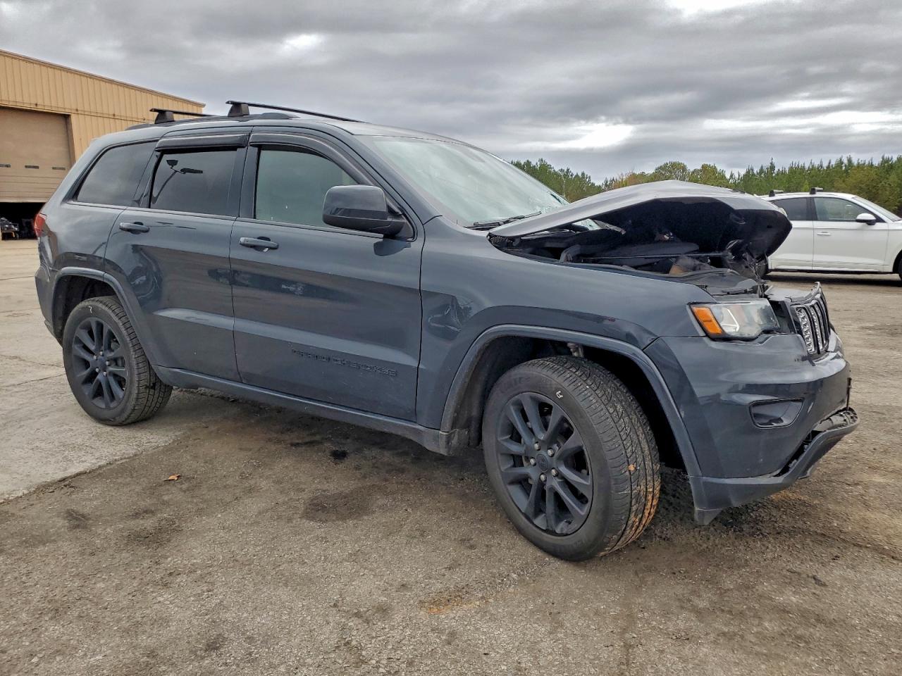 2018 JEEP GRAND CHEROKEE LAREDO photo 4