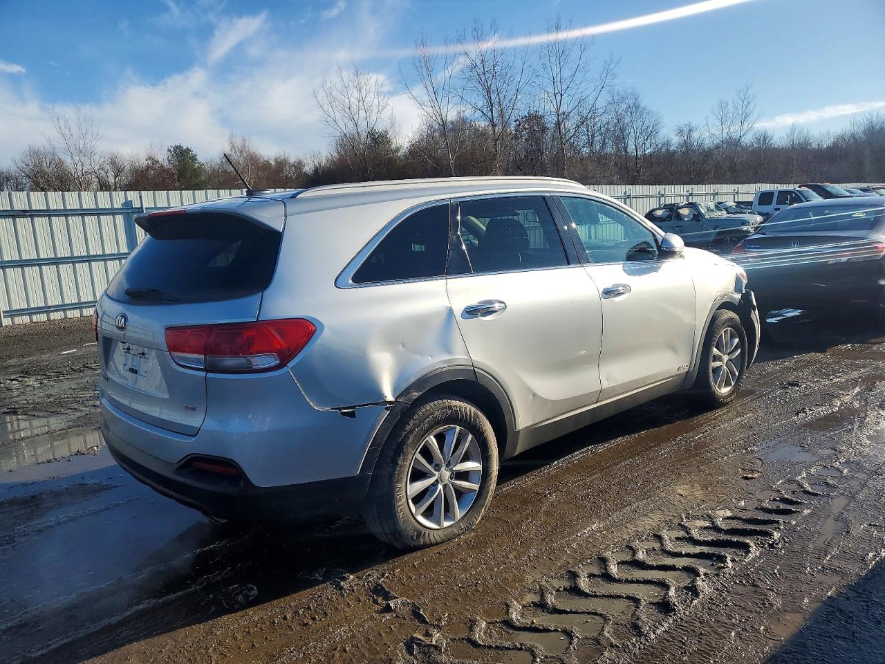 2017 KIA SORENTO LX photo 3