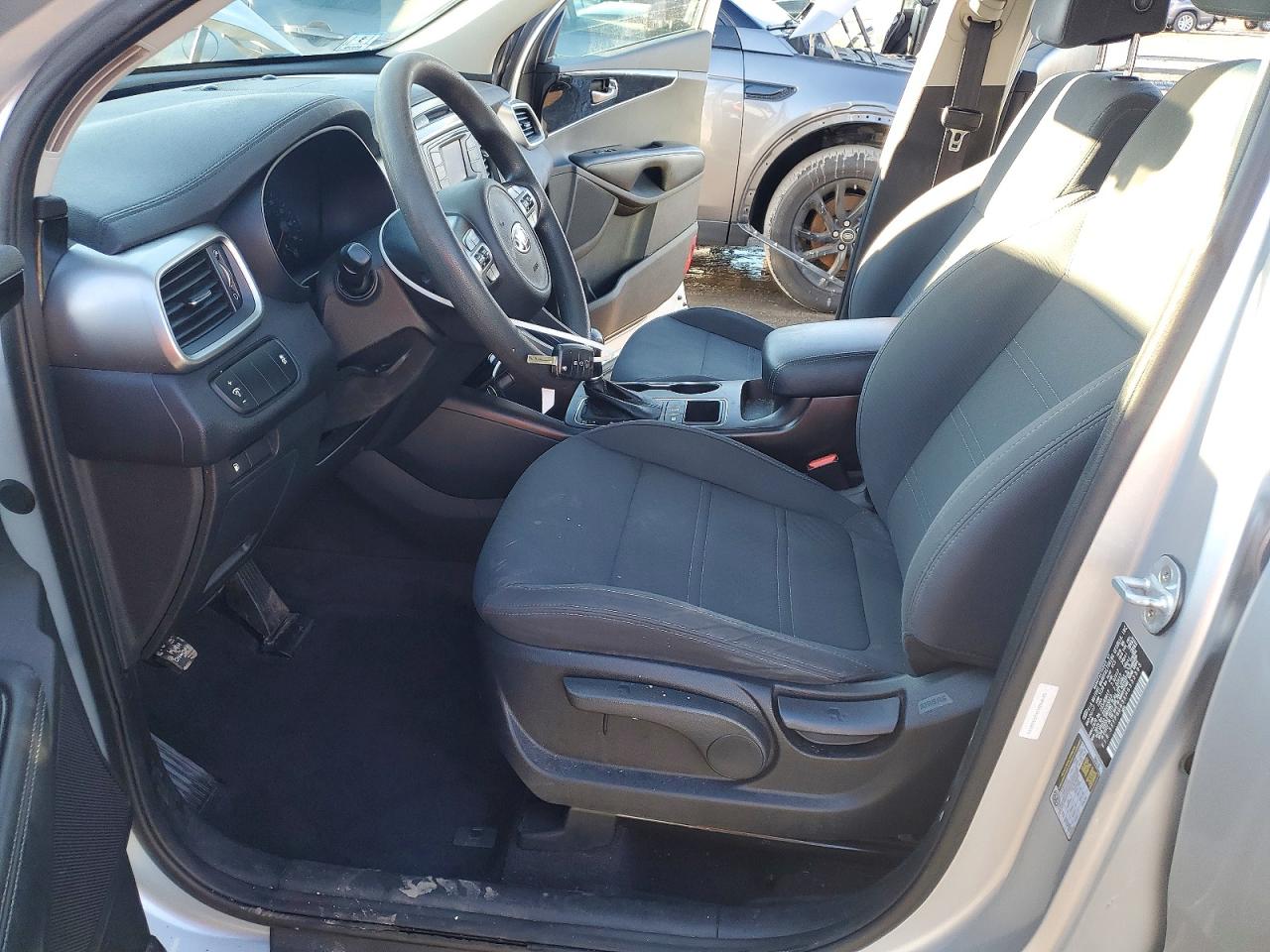 2017 KIA SORENTO LX photo 7