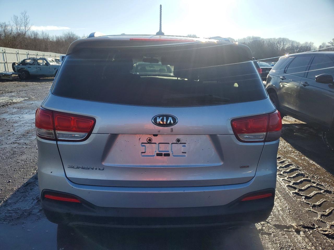 2017 KIA SORENTO LX photo 6