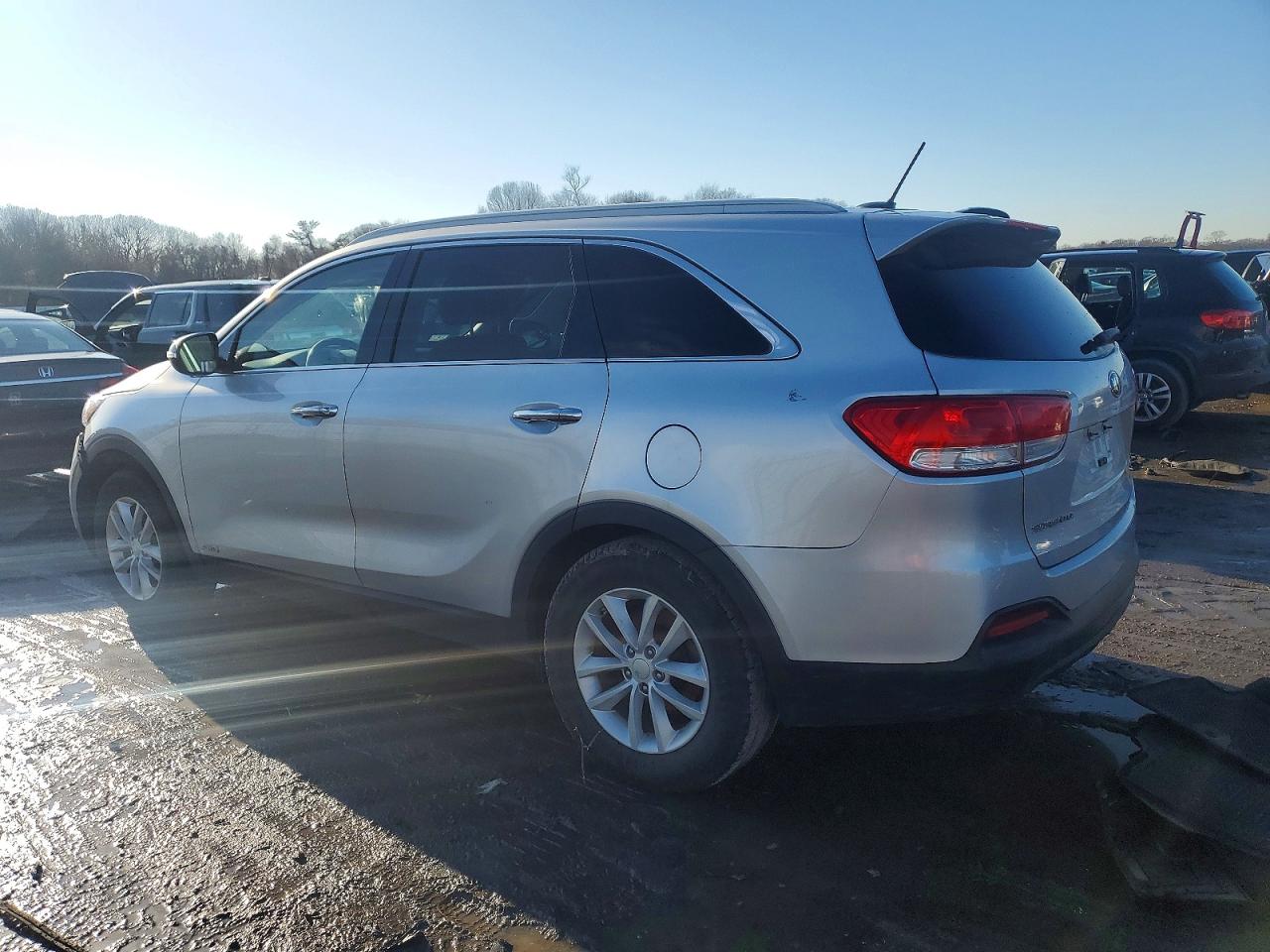 2017 KIA SORENTO LX photo 2