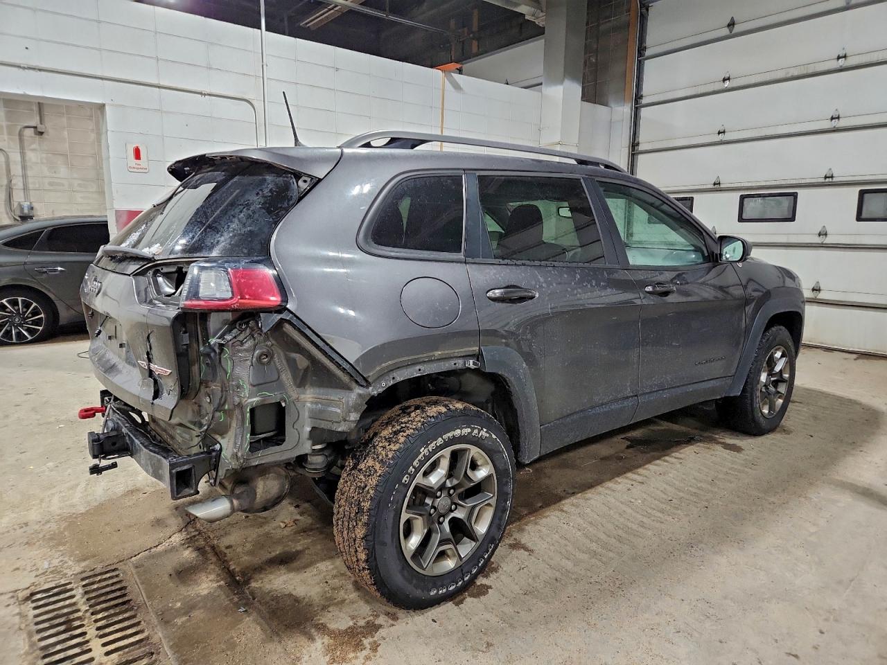 2019 JEEP CHEROKEE TRAILHAWK photo 3