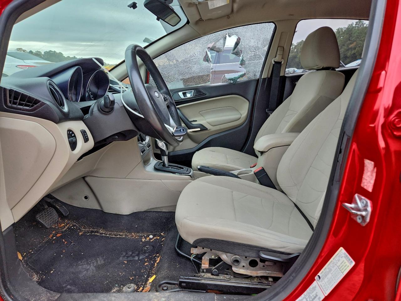 2015 FORD FIESTA SE photo 7