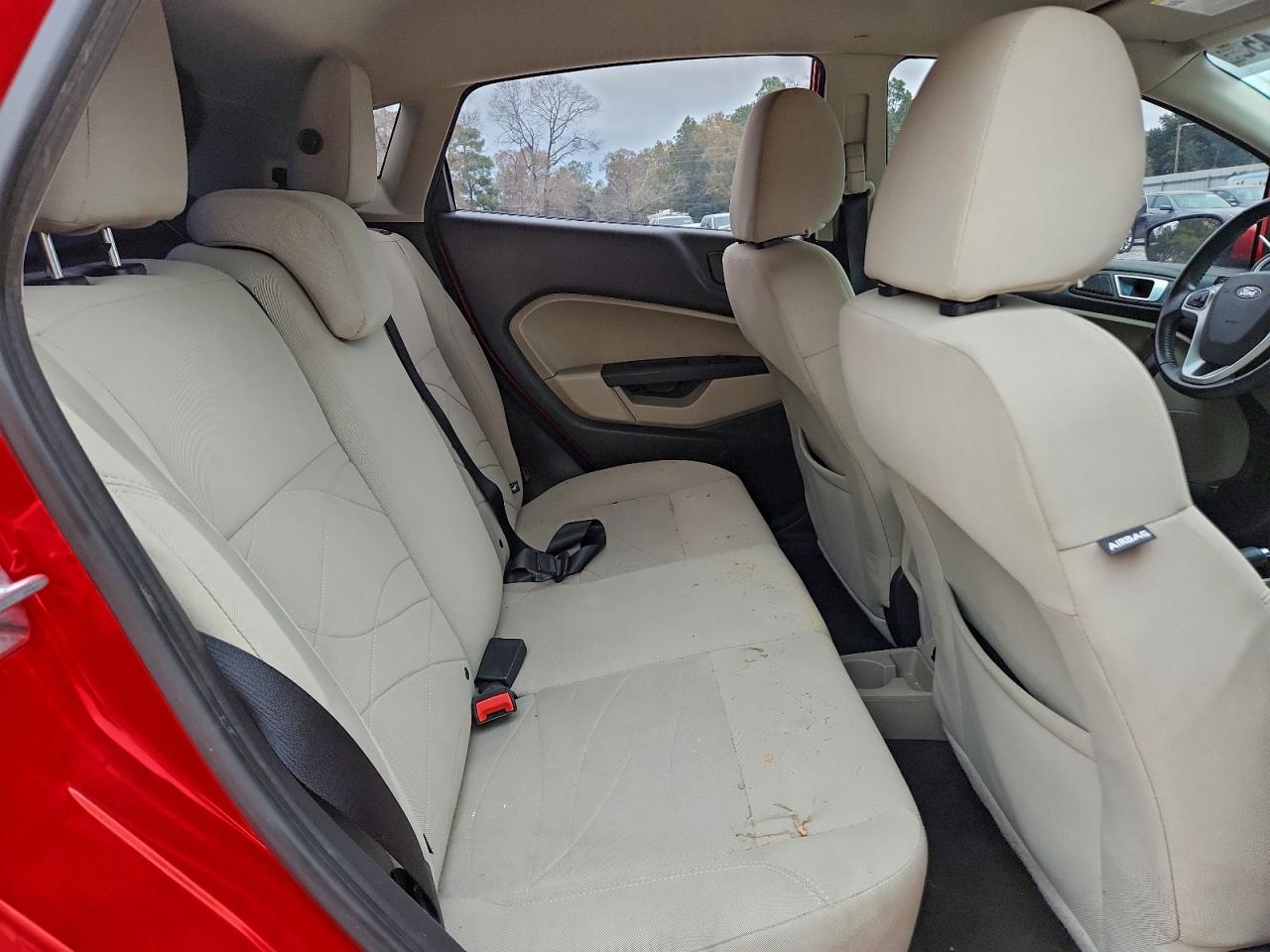 2015 FORD FIESTA SE photo 11