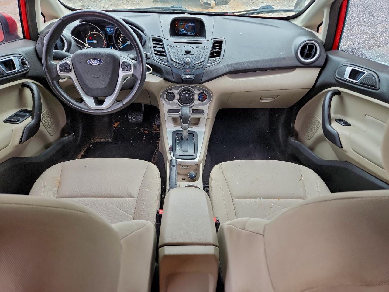 2015 FORD FIESTA SE photo 8