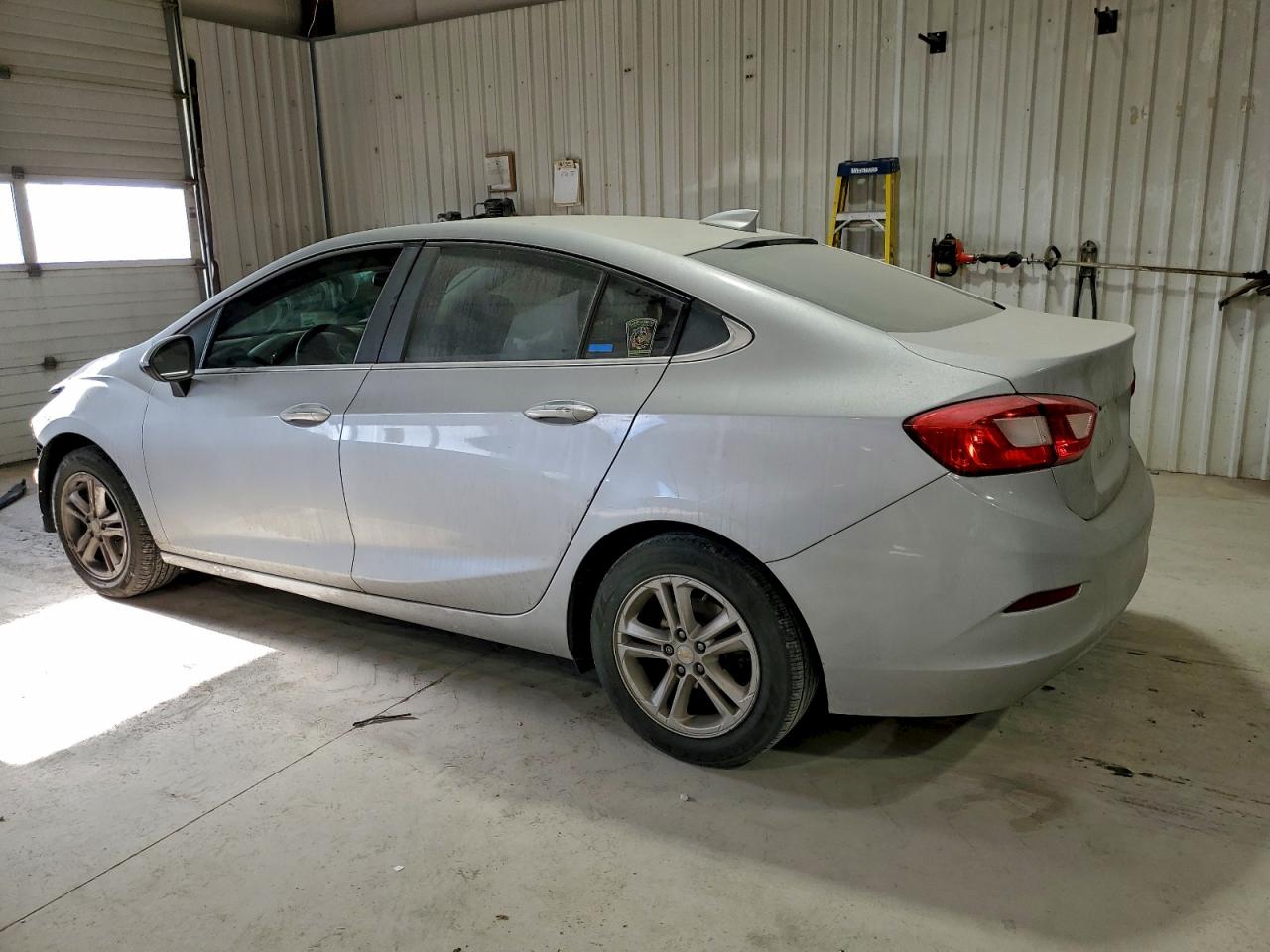 2017 CHEVROLET CRUZE LT photo 2