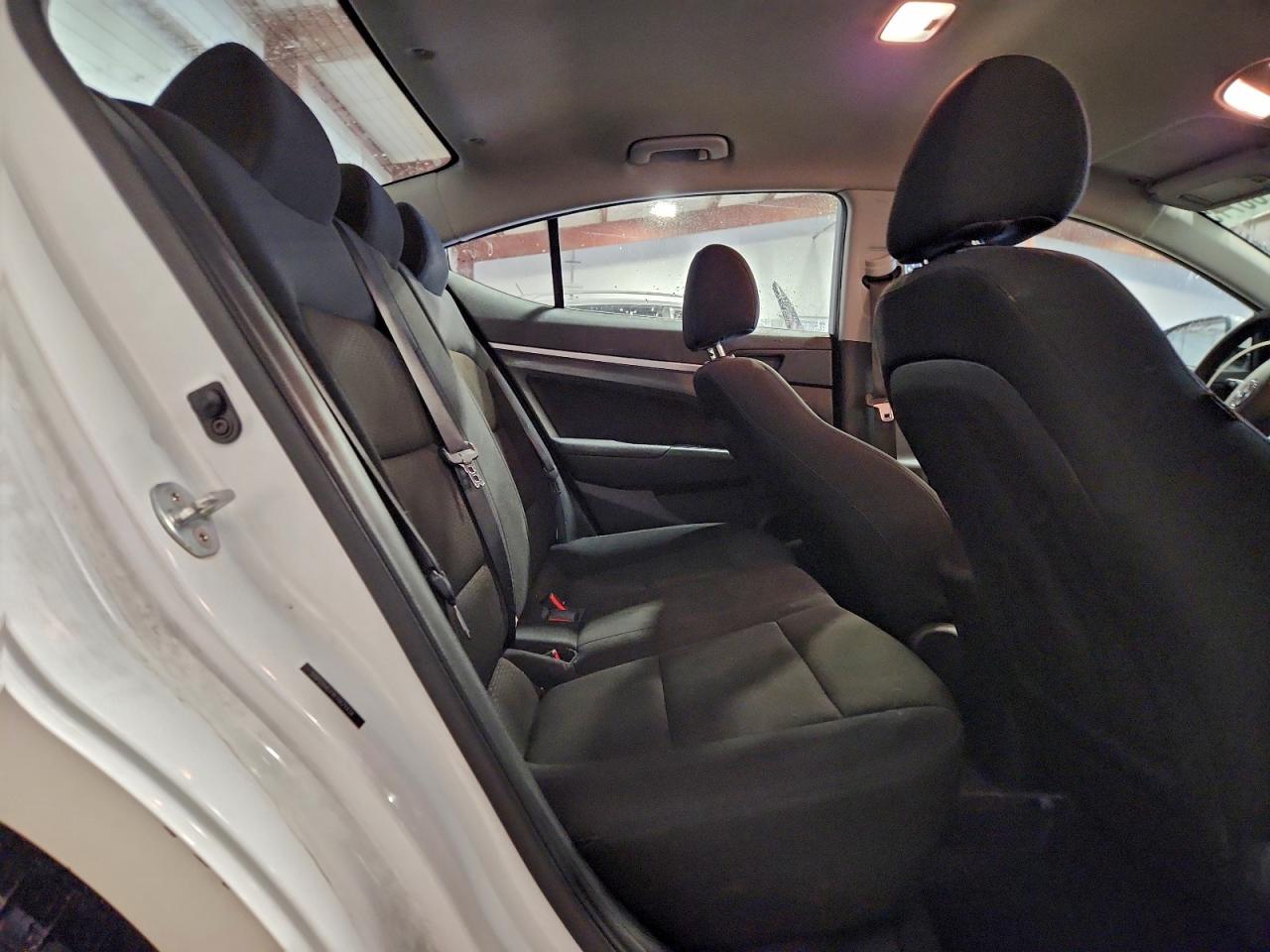 2020 HYUNDAI ELANTRA SEL photo 28