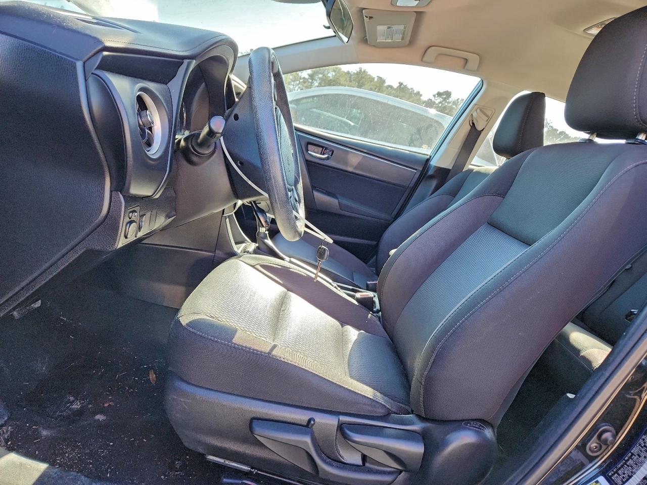 2017 TOYOTA COROLLA L photo 19